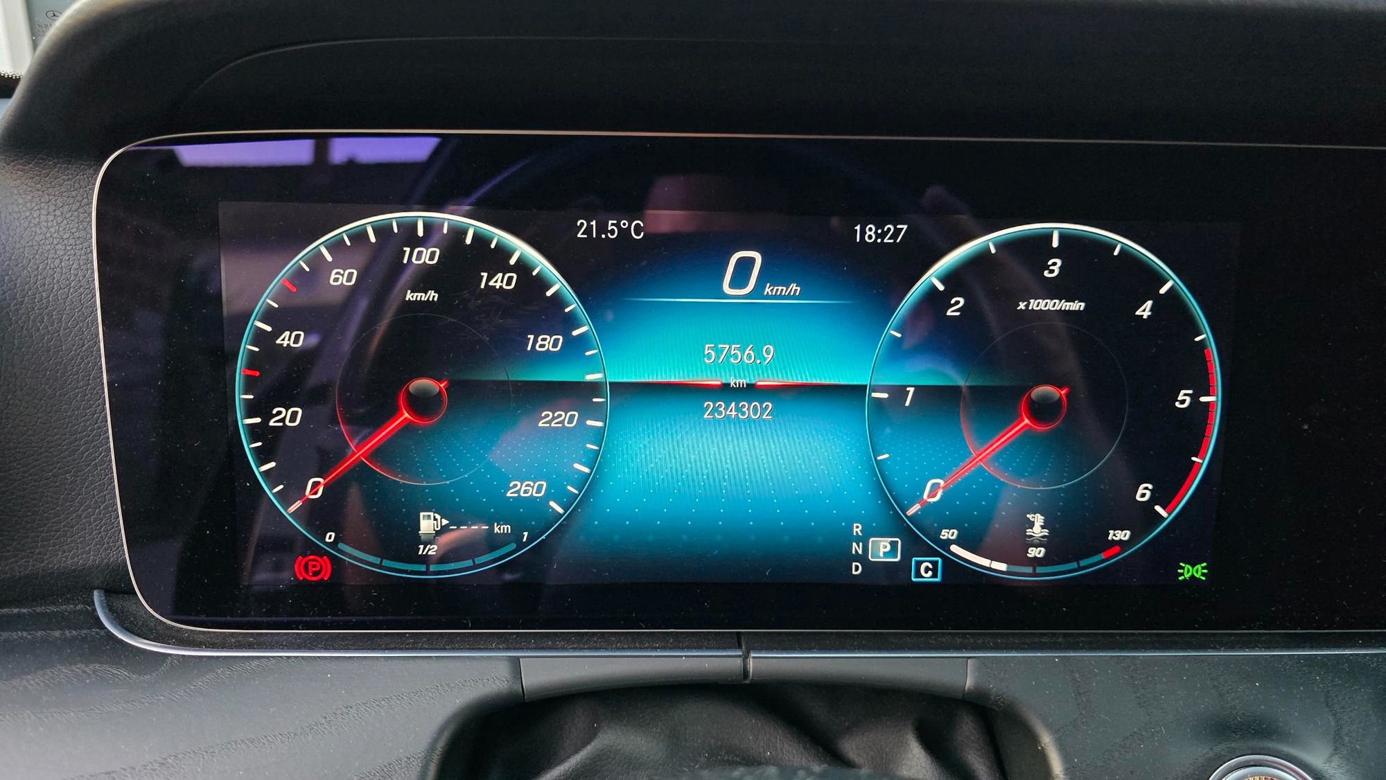 PRODAJE SE MERCEDES-BENZ E 220 CDI, 2022. GODIŠTE, fotografija 8
