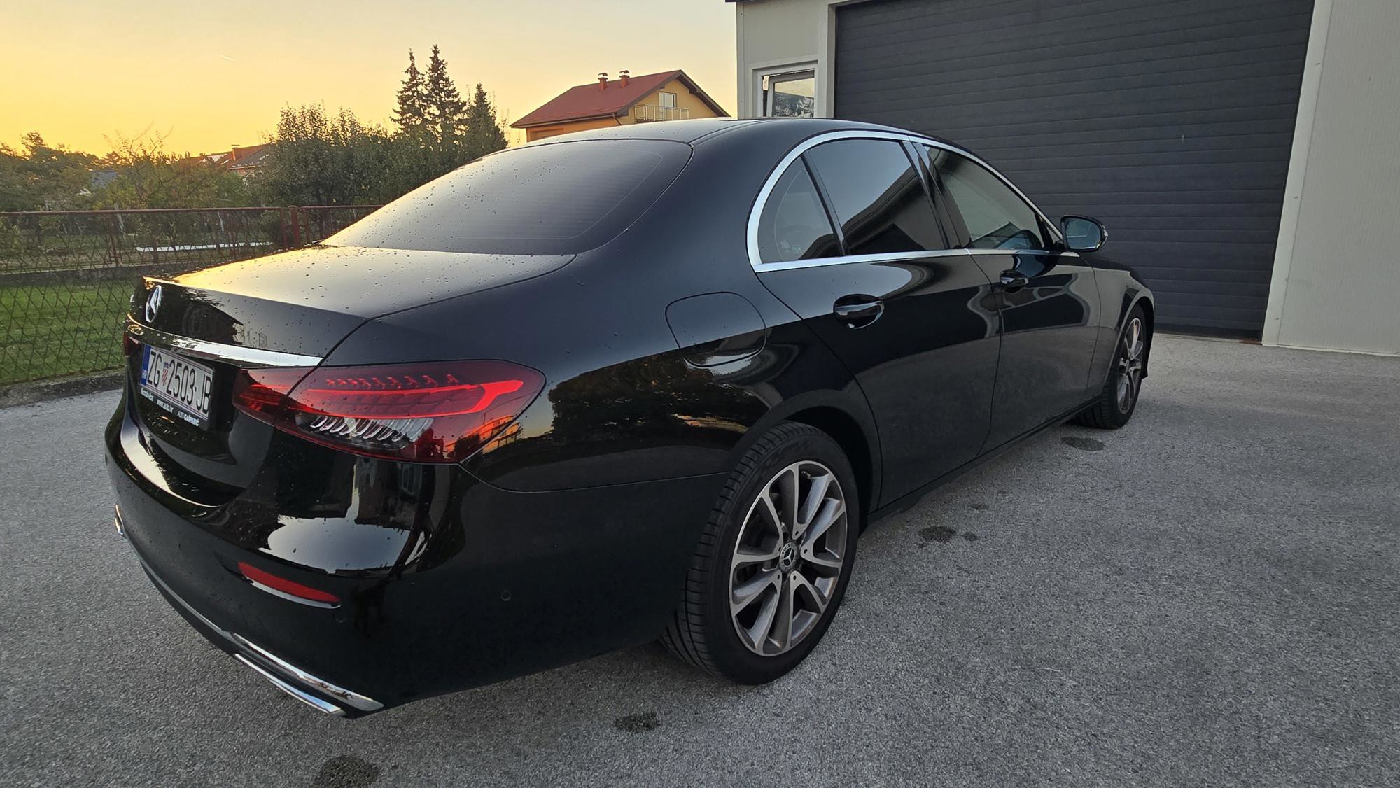 PRODAJE SE MERCEDES-BENZ E 220 CDI, 2022. GODIŠTE, fotografija 15