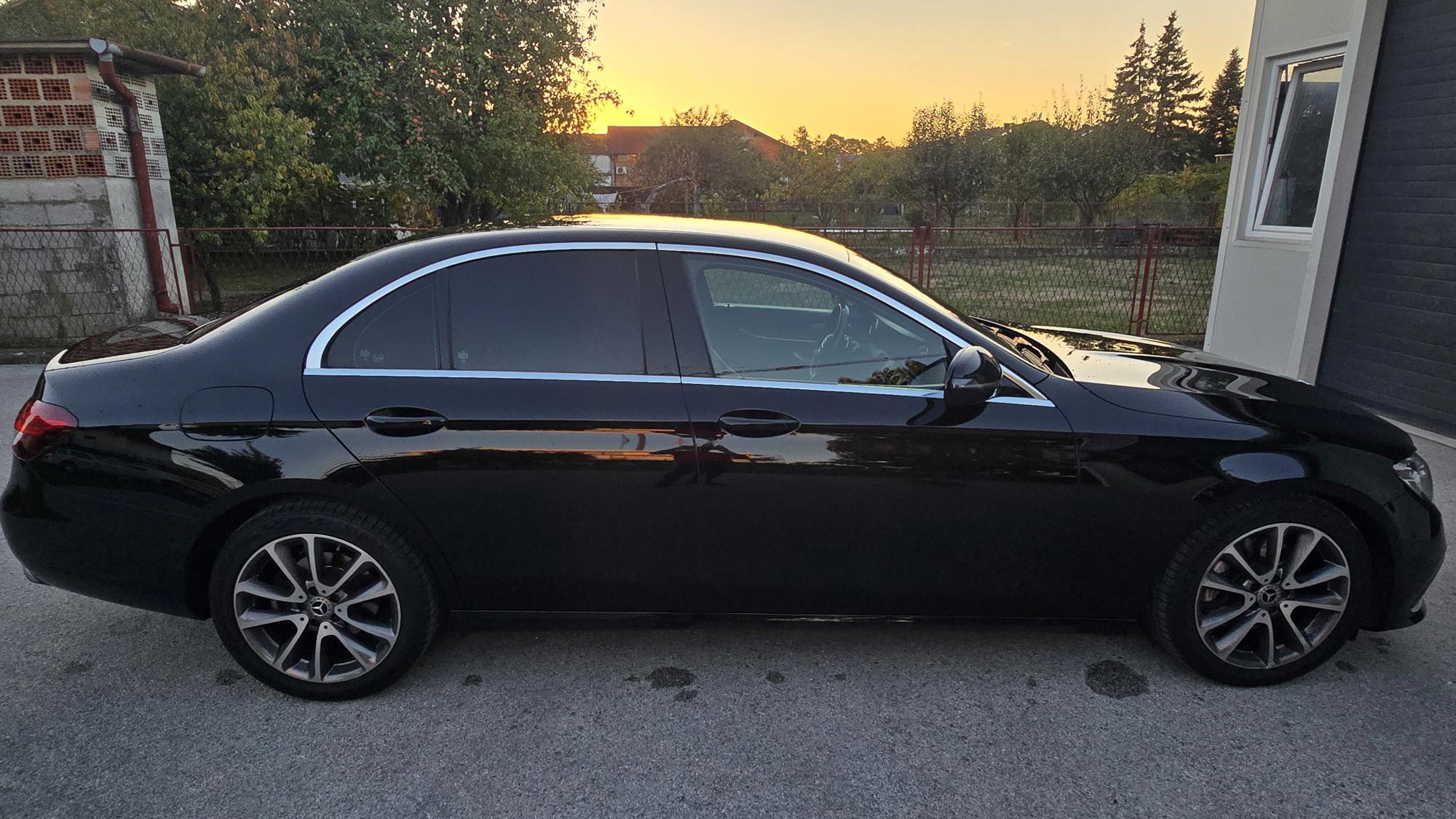 PRODAJE SE MERCEDES-BENZ E 220 CDI, 2022. GODIŠTE, fotografija 16