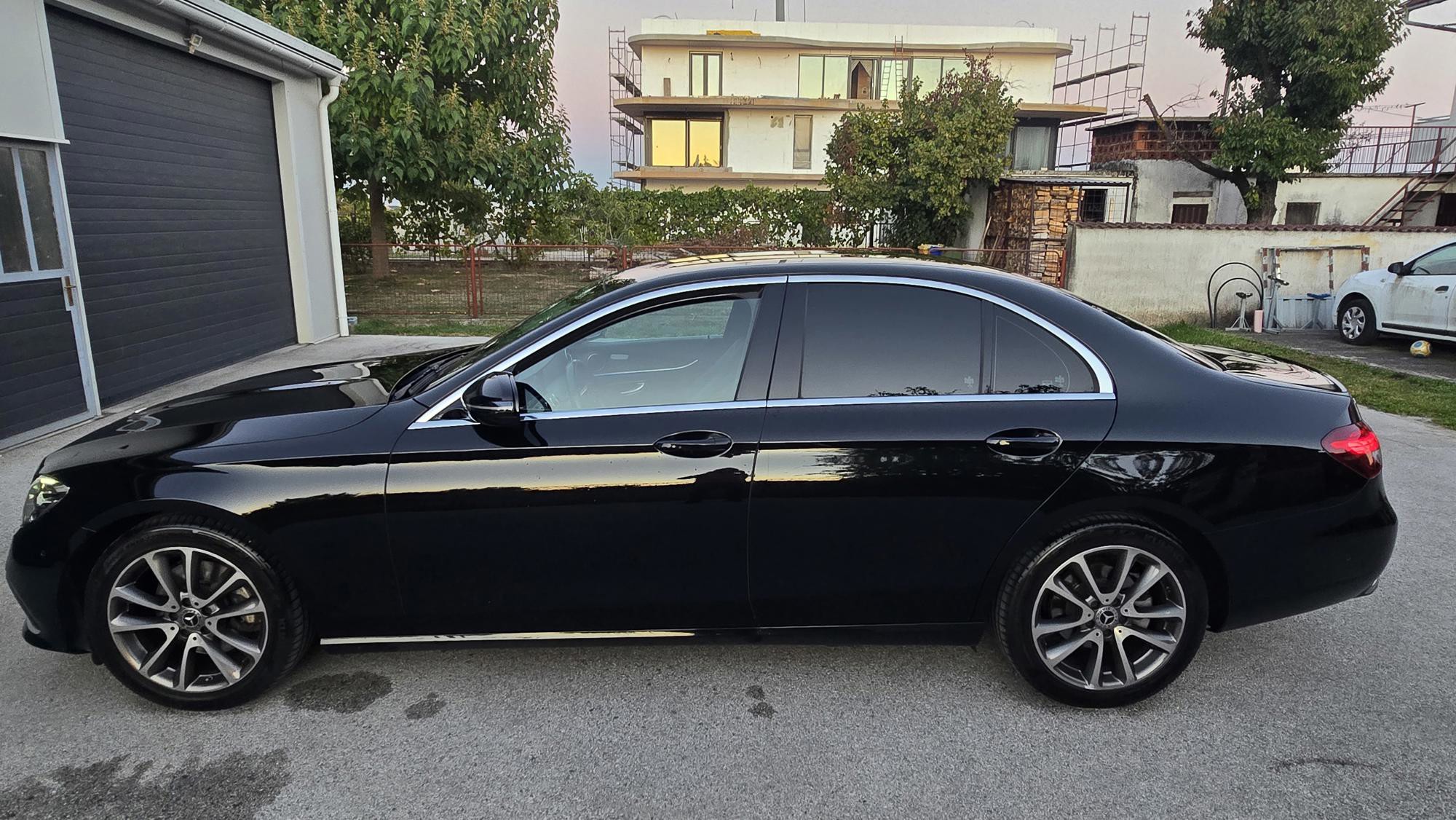 PRODAJE SE MERCEDES-BENZ E 220 CDI, 2022. GODIŠTE, fotografija 5