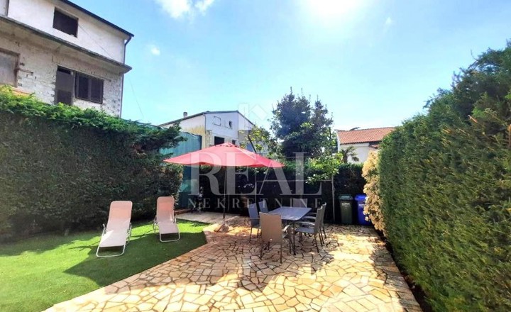 Pješćana uvala, 200m od plaže, kuća sa 3 apartmana !