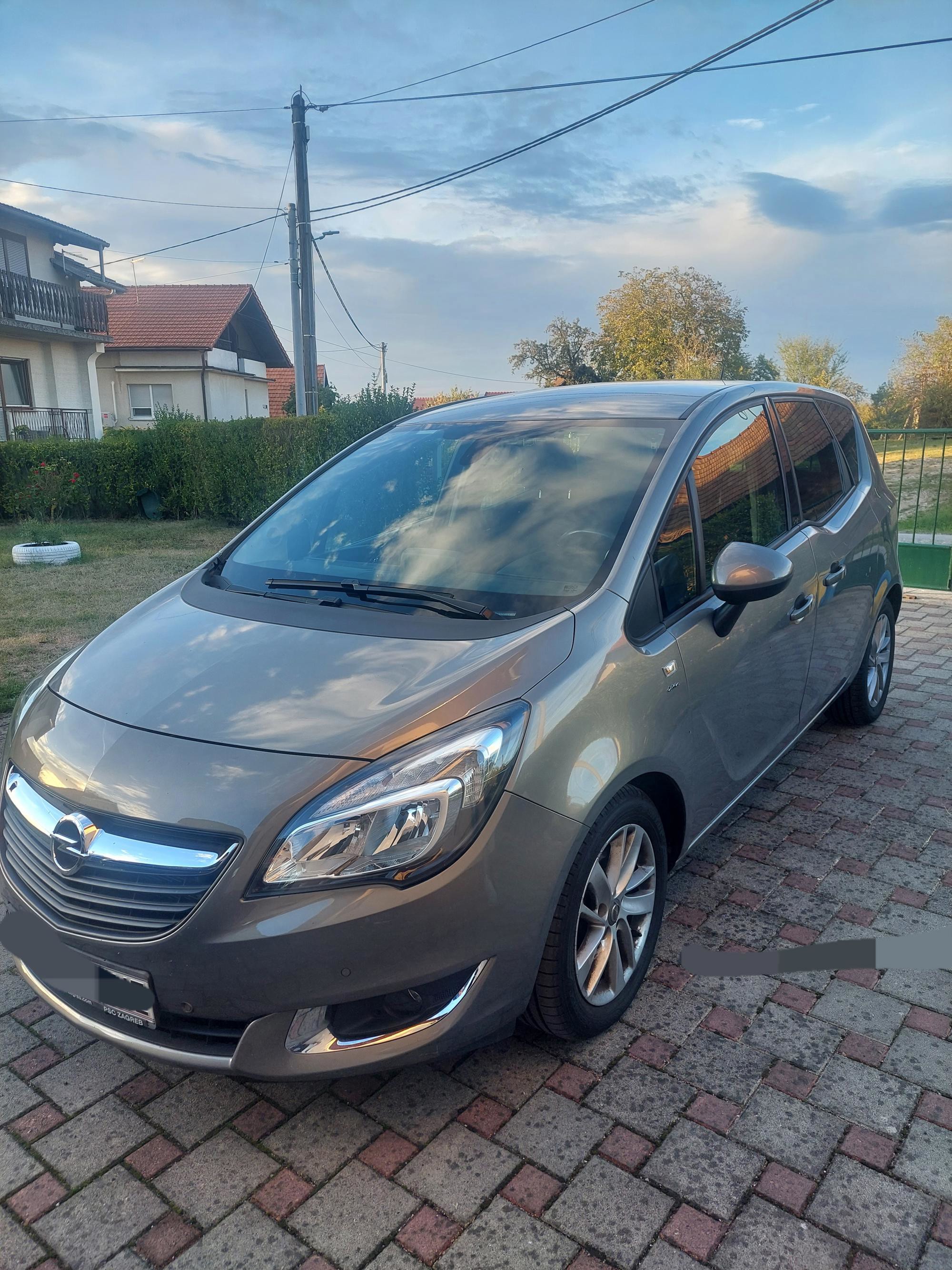 Prodaja automobila, pogled izvana - slika 2