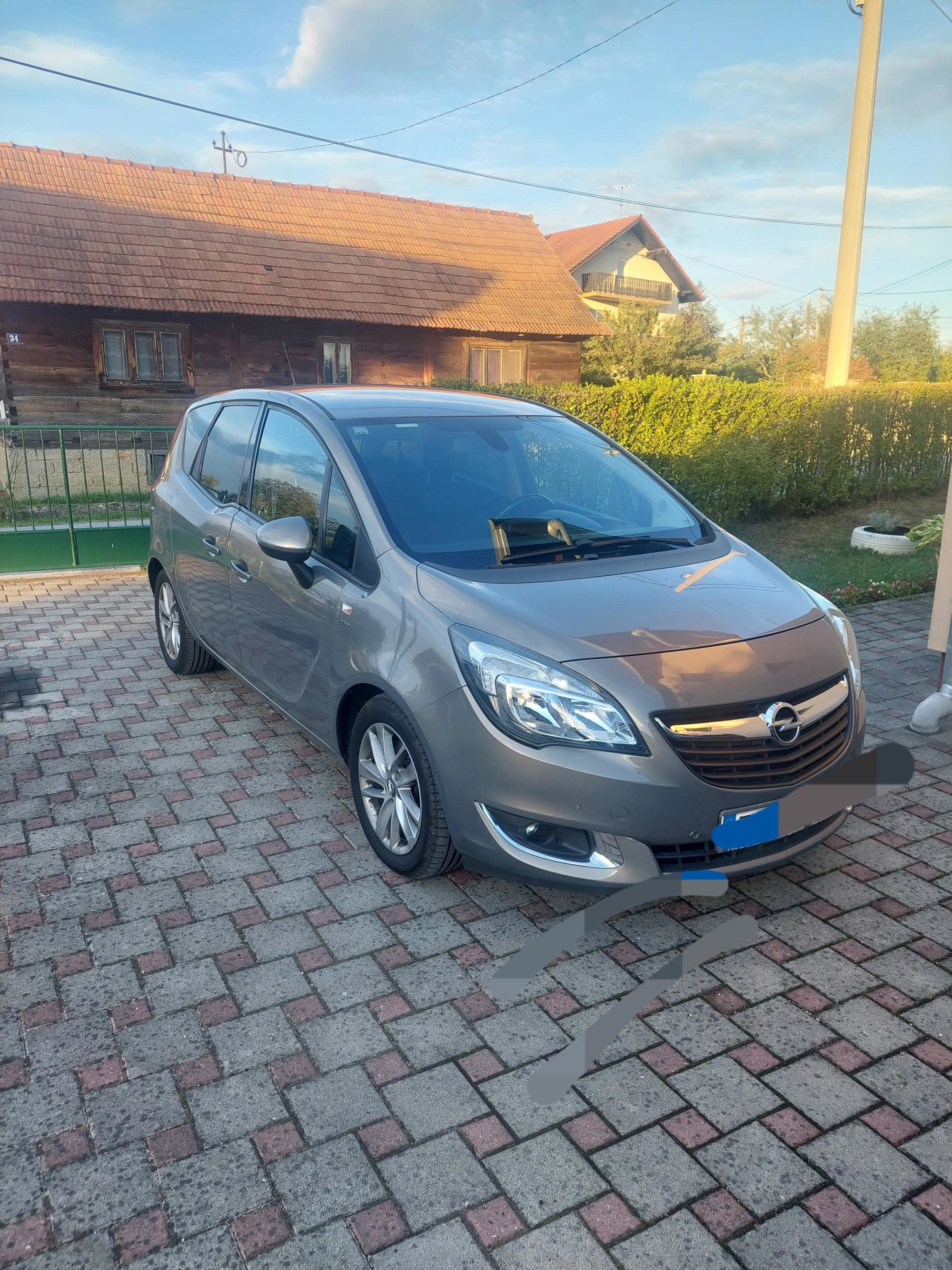 Prodaja automobila, pogled izvana - slika 1