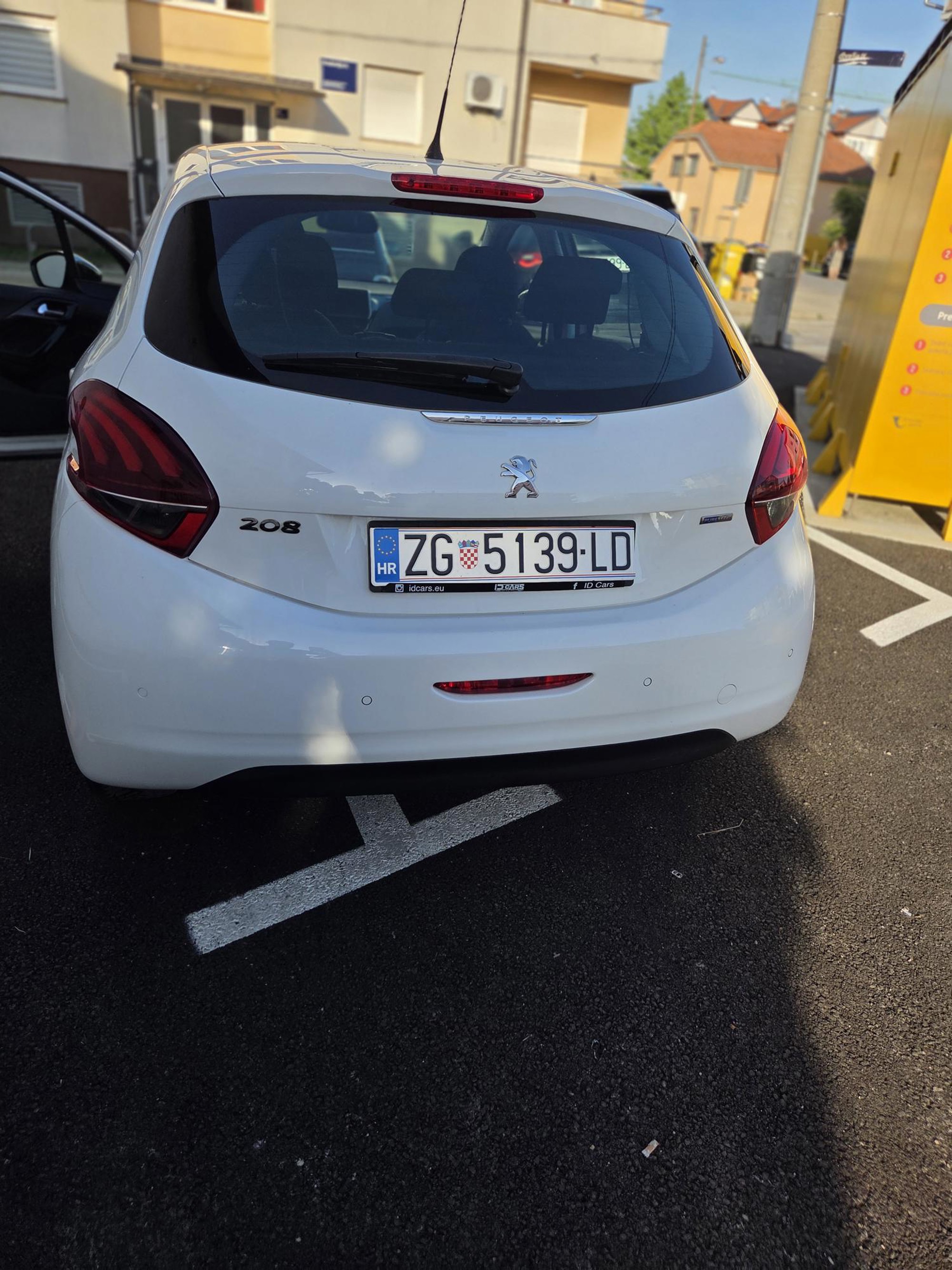 Peugeot 208 Style 1.2 PureTech 117.000km 2016g redizajn.cijena fix, fotografija 4