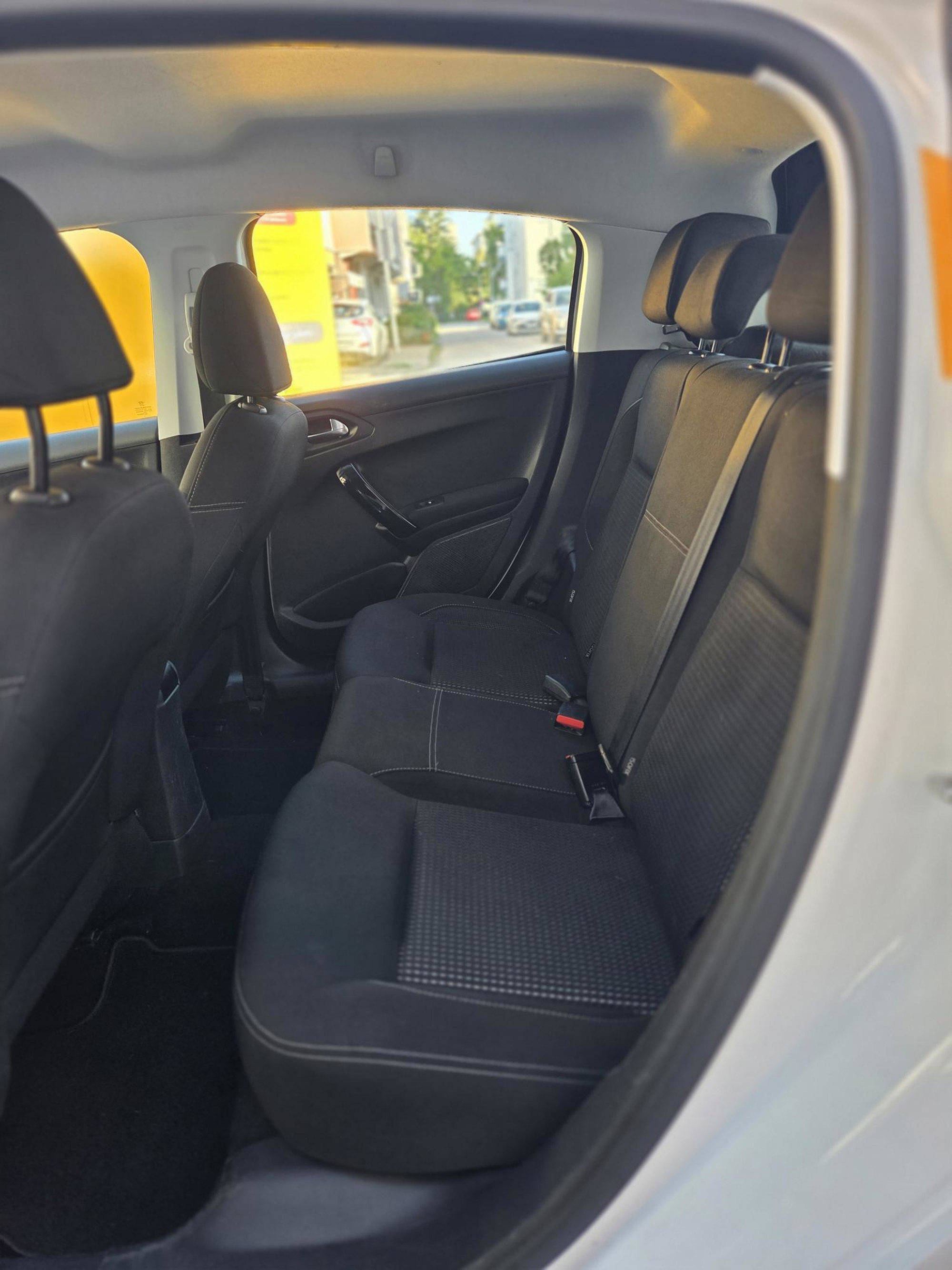 Peugeot 208 Style 1.2 PureTech 117.000km 2016g redizajn.cijena fix, fotografija 3