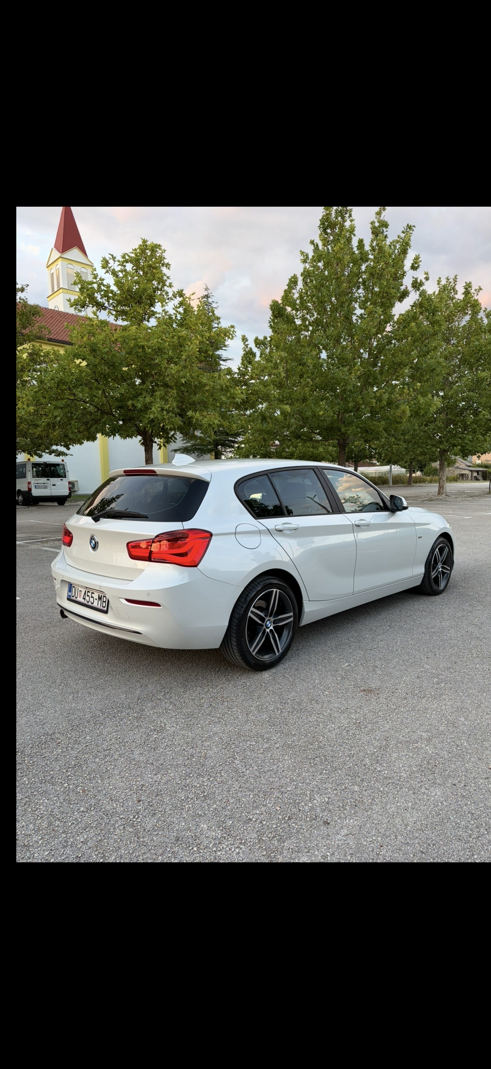 BMW serija 1 118d Sport line, odlično stanje, fotografija 2