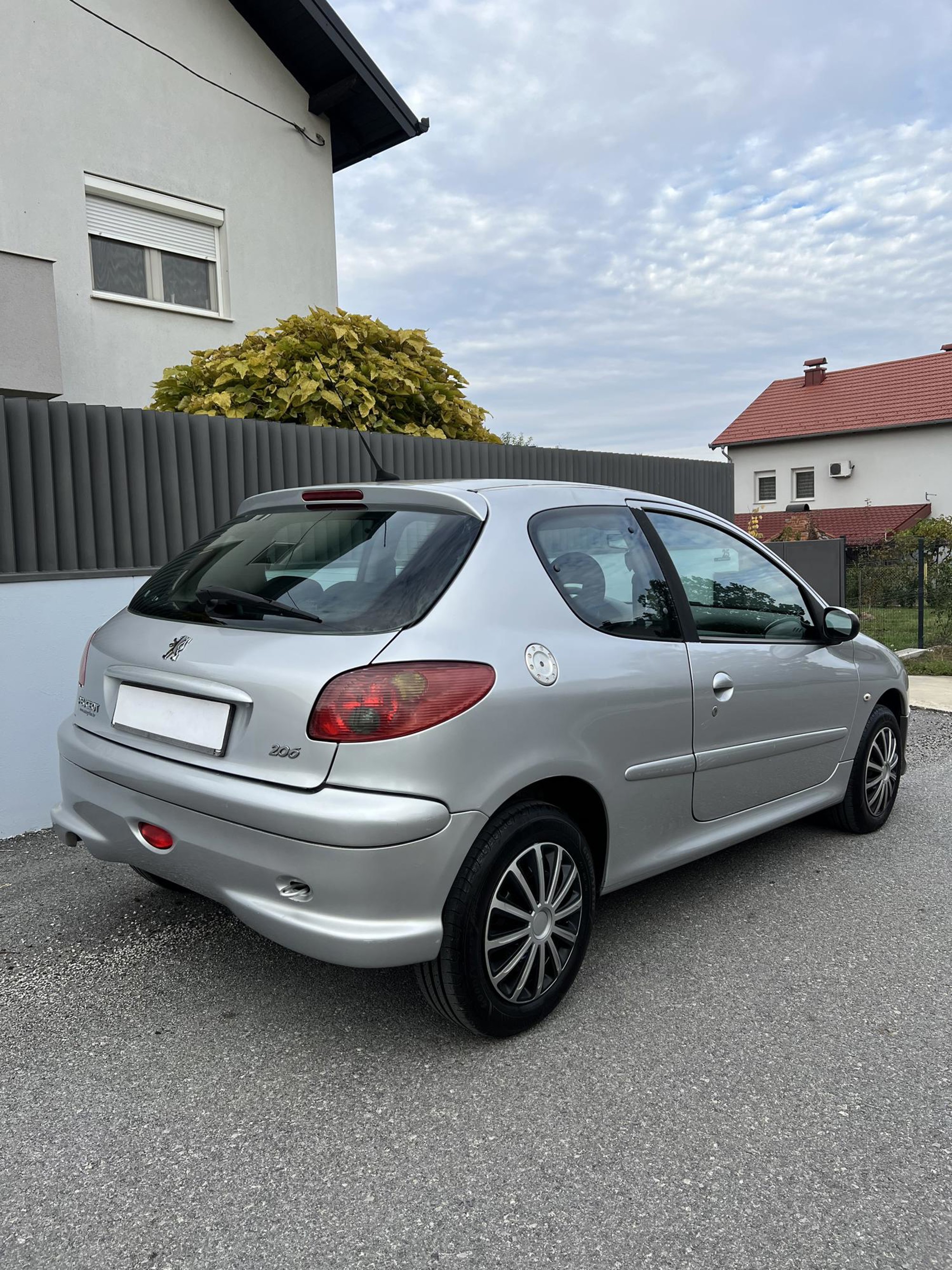 Peugeot 206 1.4 Sporty - REDIZAJN - NIJE UVOZ - KLIMA - ULOŽENO 3000e - PRILIKA!, fotografija 11