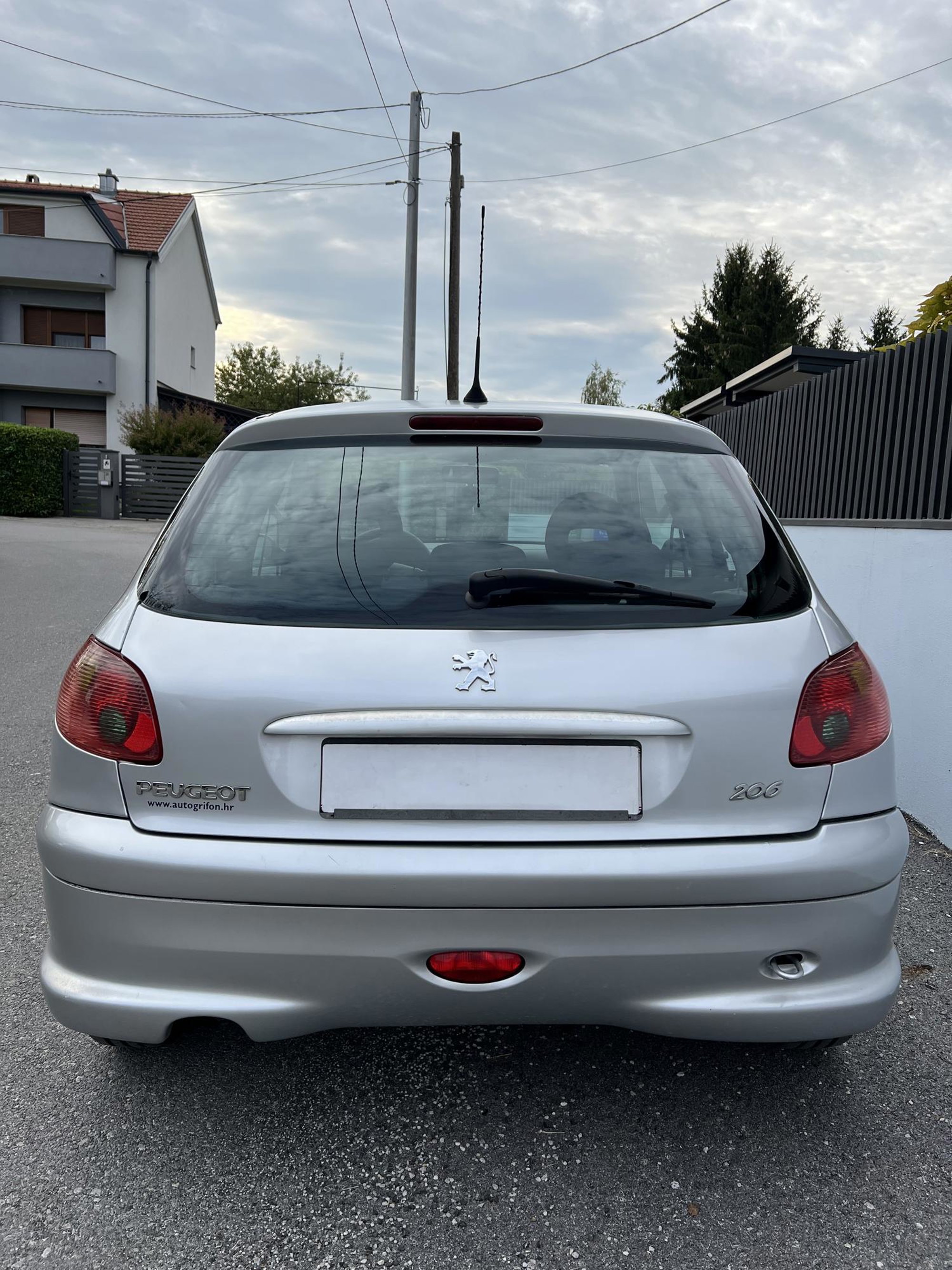 Peugeot 206 1.4 Sporty - REDIZAJN - NIJE UVOZ - KLIMA - ULOŽENO 3000e - PRILIKA!, fotografija 9