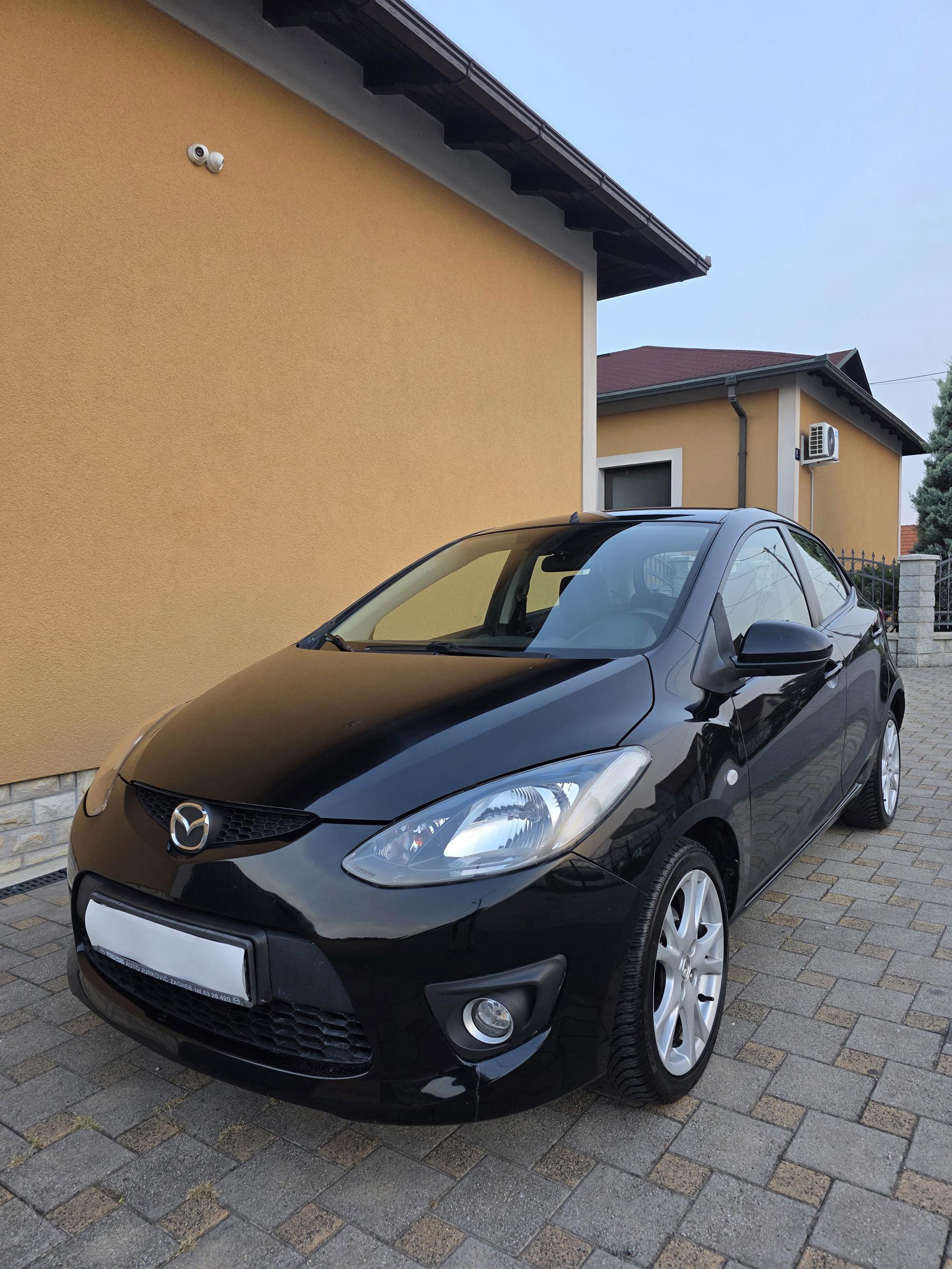 Mazda 2 1.6 D - 90 ks - SPORT - FULL OPREMA - 1 LAK - SERVISNA - PRILIKA !!!, fotografija 4
