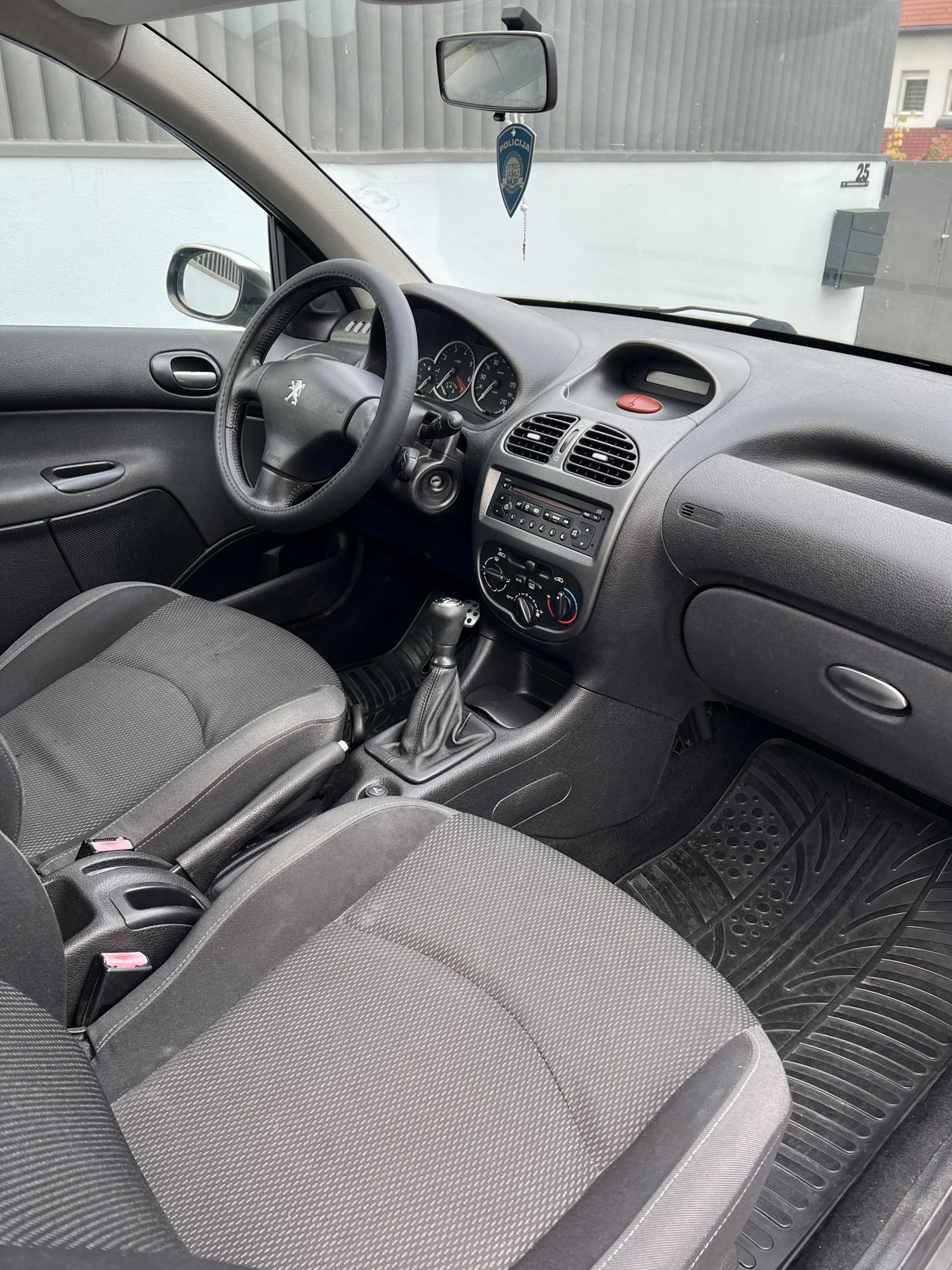 Peugeot 206 1.4 Sporty - REDIZAJN - NIJE UVOZ - KLIMA - ULOŽENO 3000e - PRILIKA!, fotografija 17
