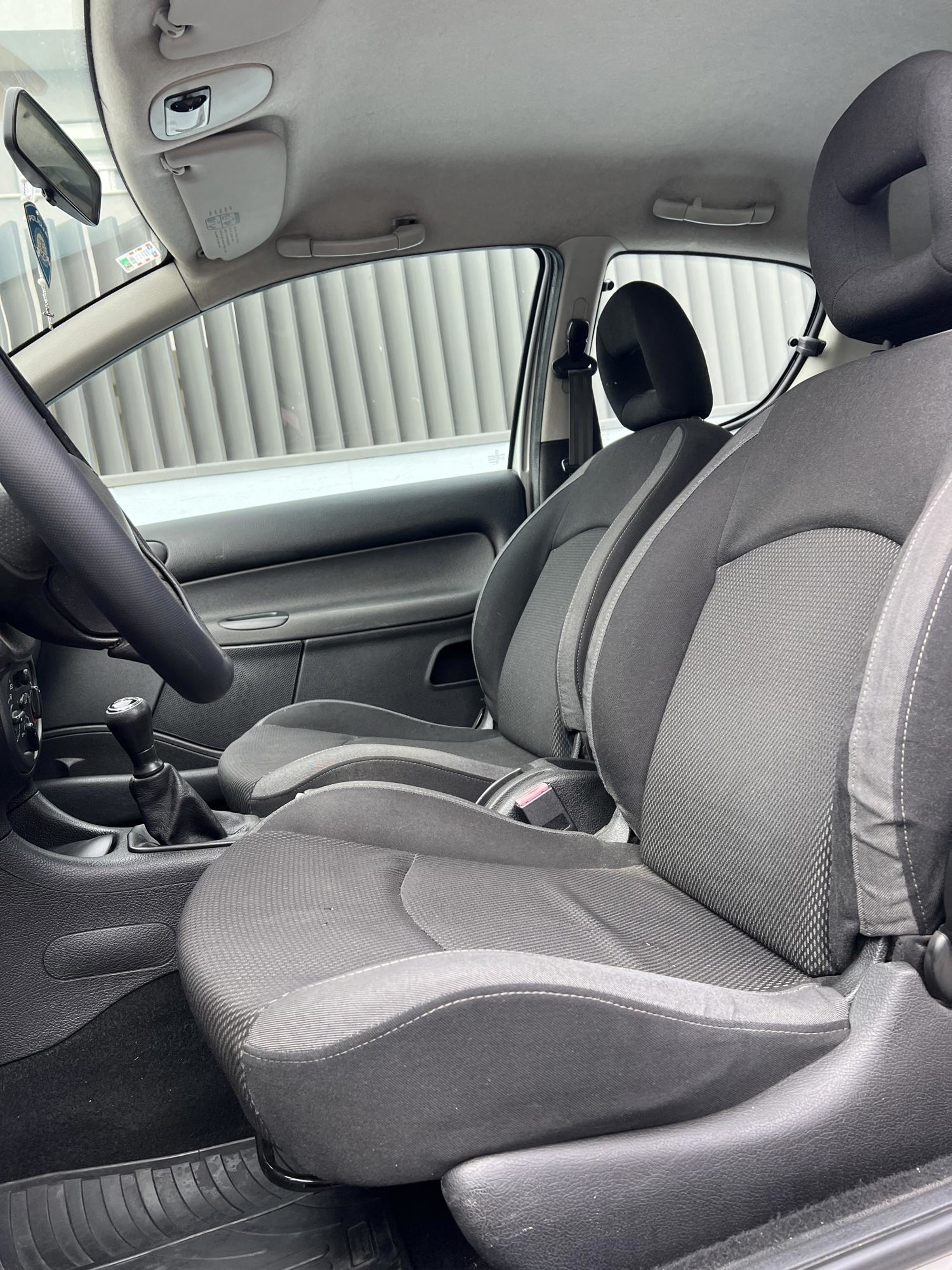 Peugeot 206 1.4 Sporty - REDIZAJN - NIJE UVOZ - KLIMA - ULOŽENO 3000e - PRILIKA!, fotografija 14