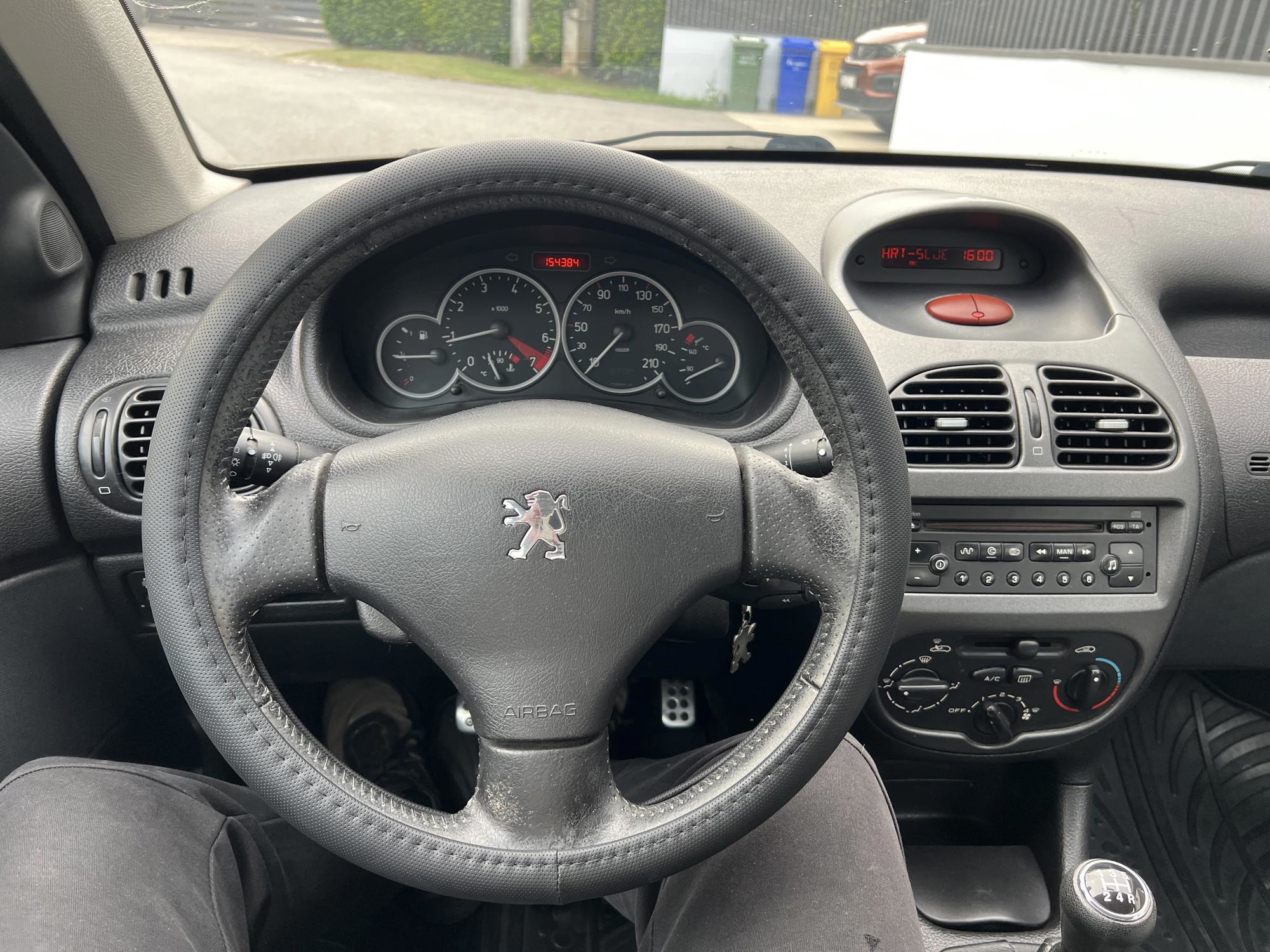 Peugeot 206 1.4 Sporty - REDIZAJN - NIJE UVOZ - KLIMA - ULOŽENO 3000e - PRILIKA!, fotografija 16