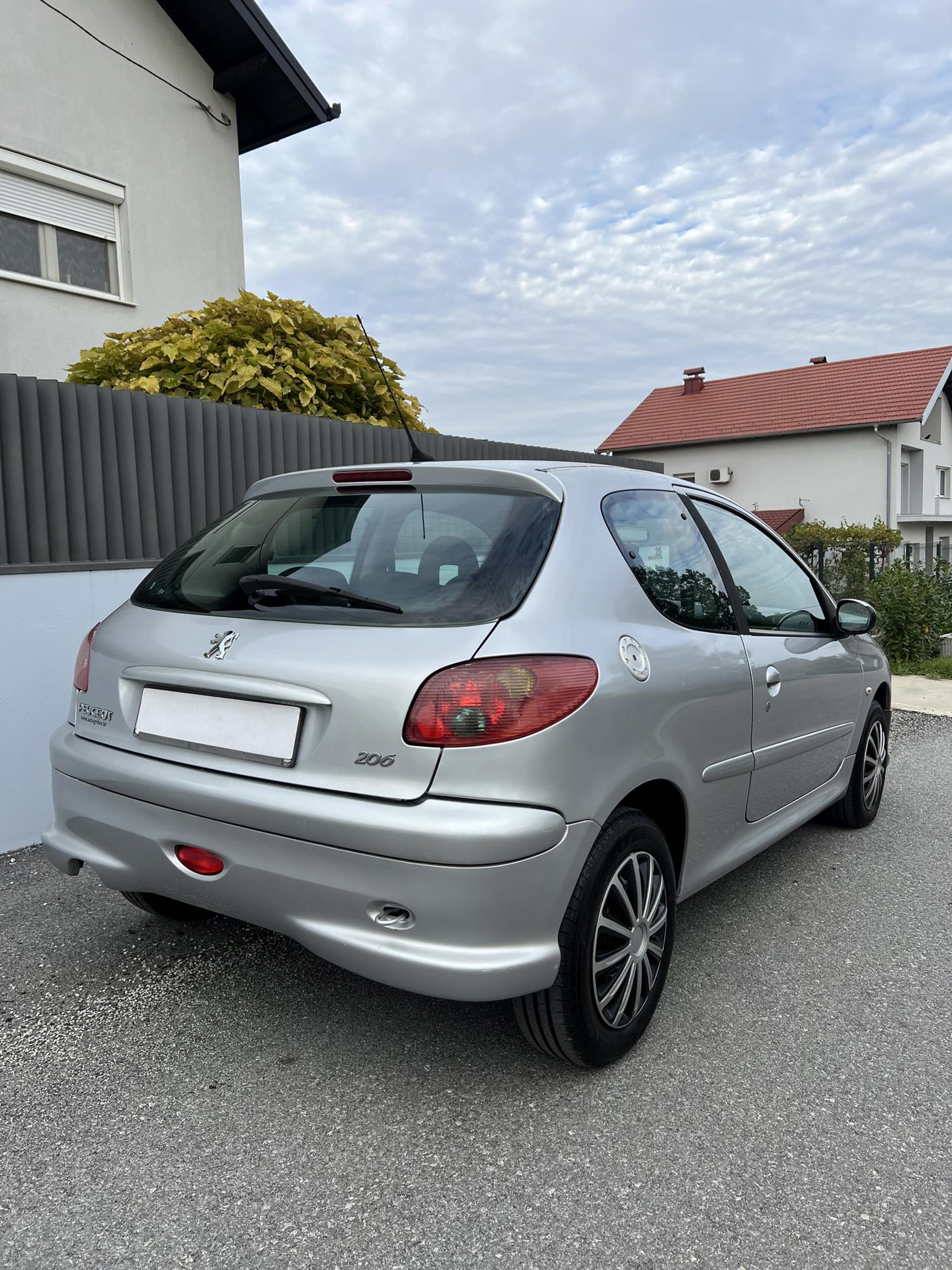 Peugeot 206 1.4 Sporty - REDIZAJN - NIJE UVOZ - KLIMA - ULOŽENO 3000e - PRILIKA!, fotografija 10