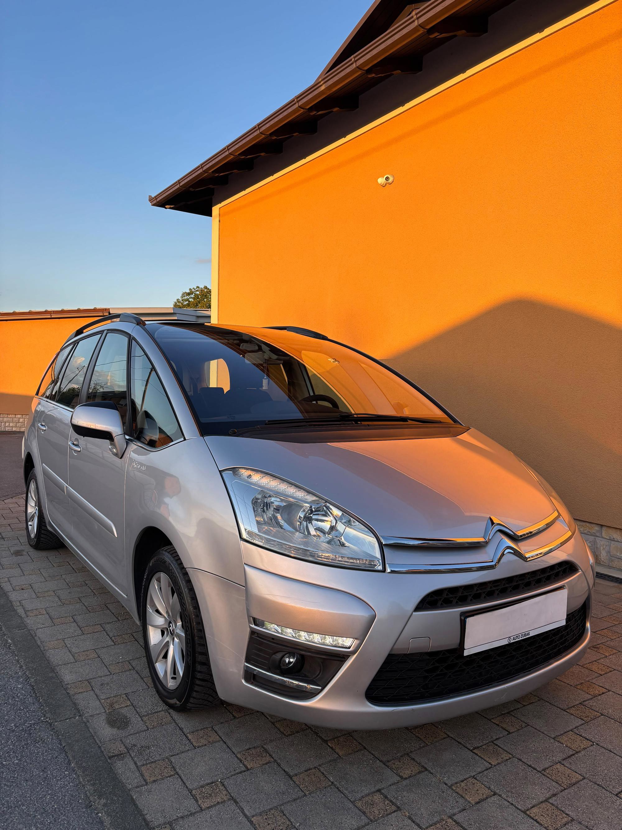 Citroën C4 Grand Picasso 1.6 e-HDi -AUTOMATIK -F1 - REDIZAJN -7 SJEDALA - EXLUSIVE OPREMA -NOVO!, fotografija 2