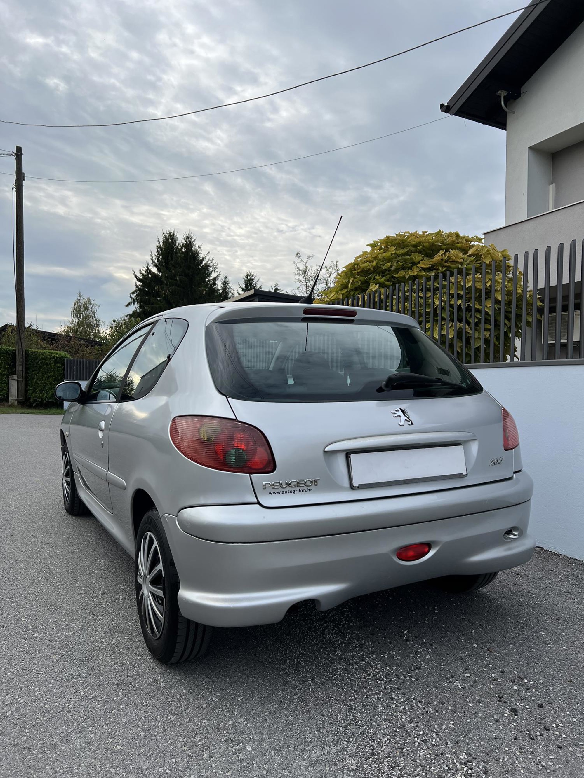 Peugeot 206 1.4 Sporty - REDIZAJN - NIJE UVOZ - KLIMA - ULOŽENO 3000e - PRILIKA!, fotografija 8