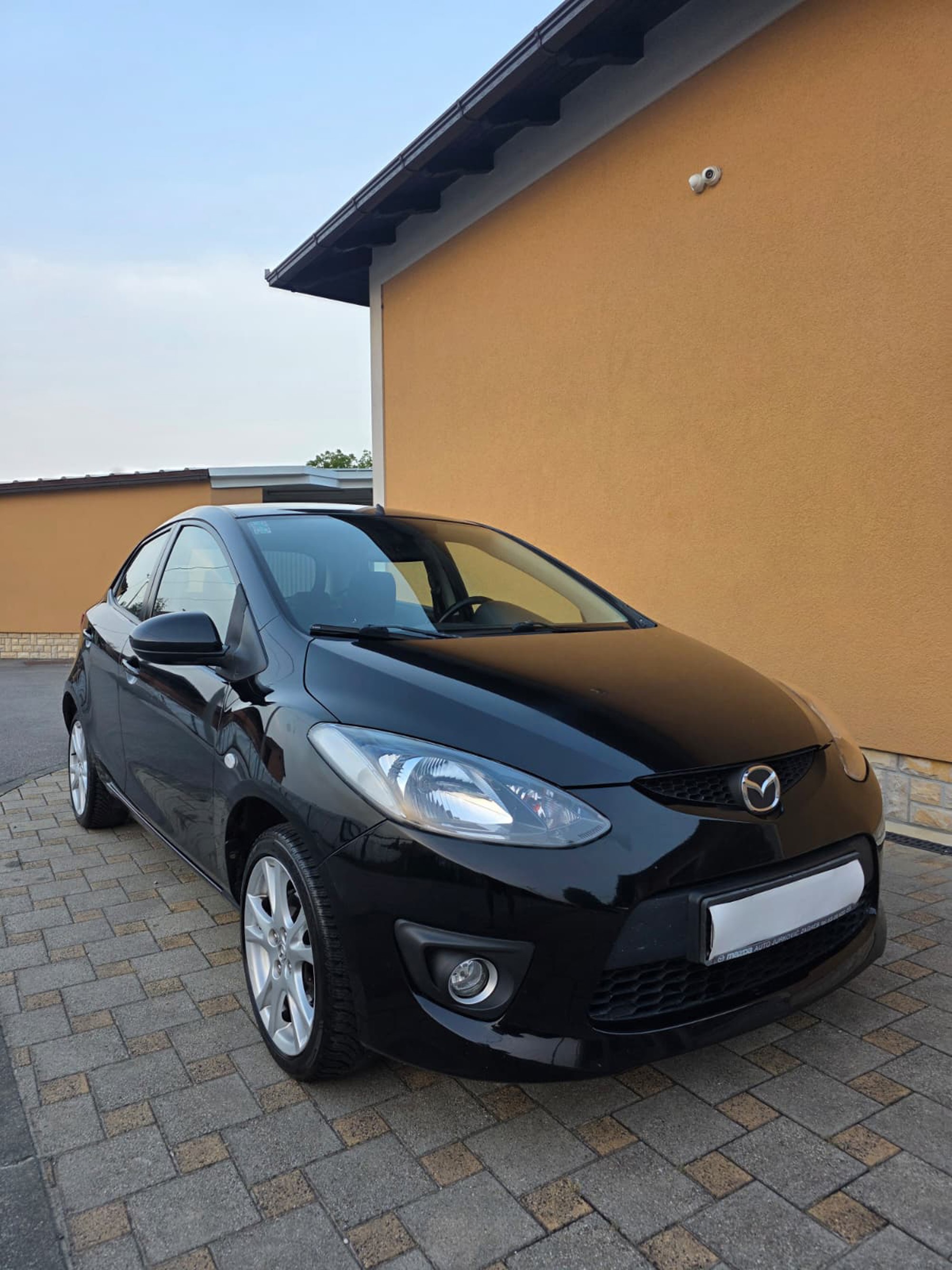 Mazda 2 1.6 D - 90 ks - SPORT - FULL OPREMA - 1 LAK - SERVISNA - PRILIKA !!!, fotografija 2