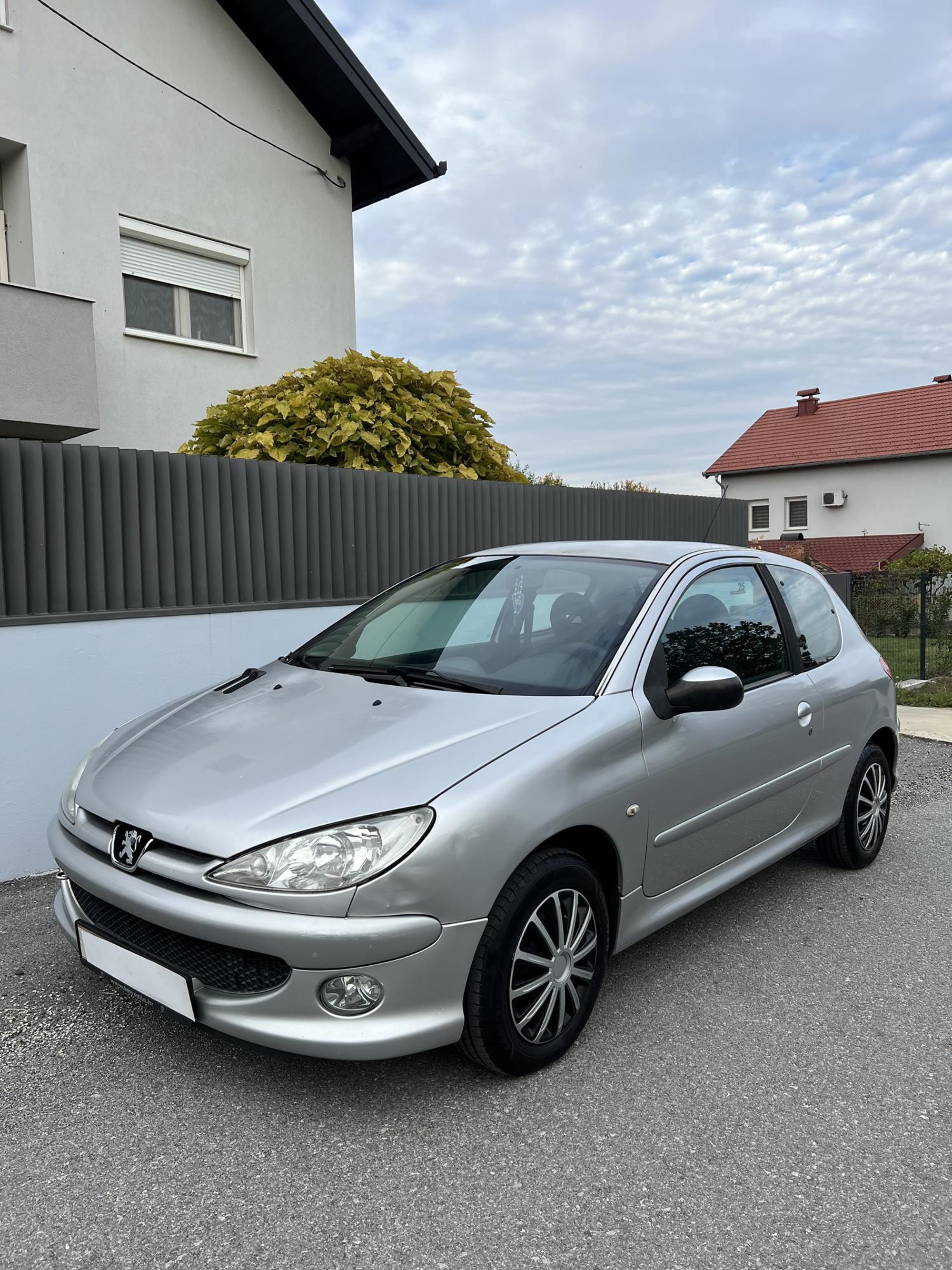Peugeot 206 1.4 Sporty - REDIZAJN - NIJE UVOZ - KLIMA - ULOŽENO 3000e - PRILIKA!, fotografija 5
