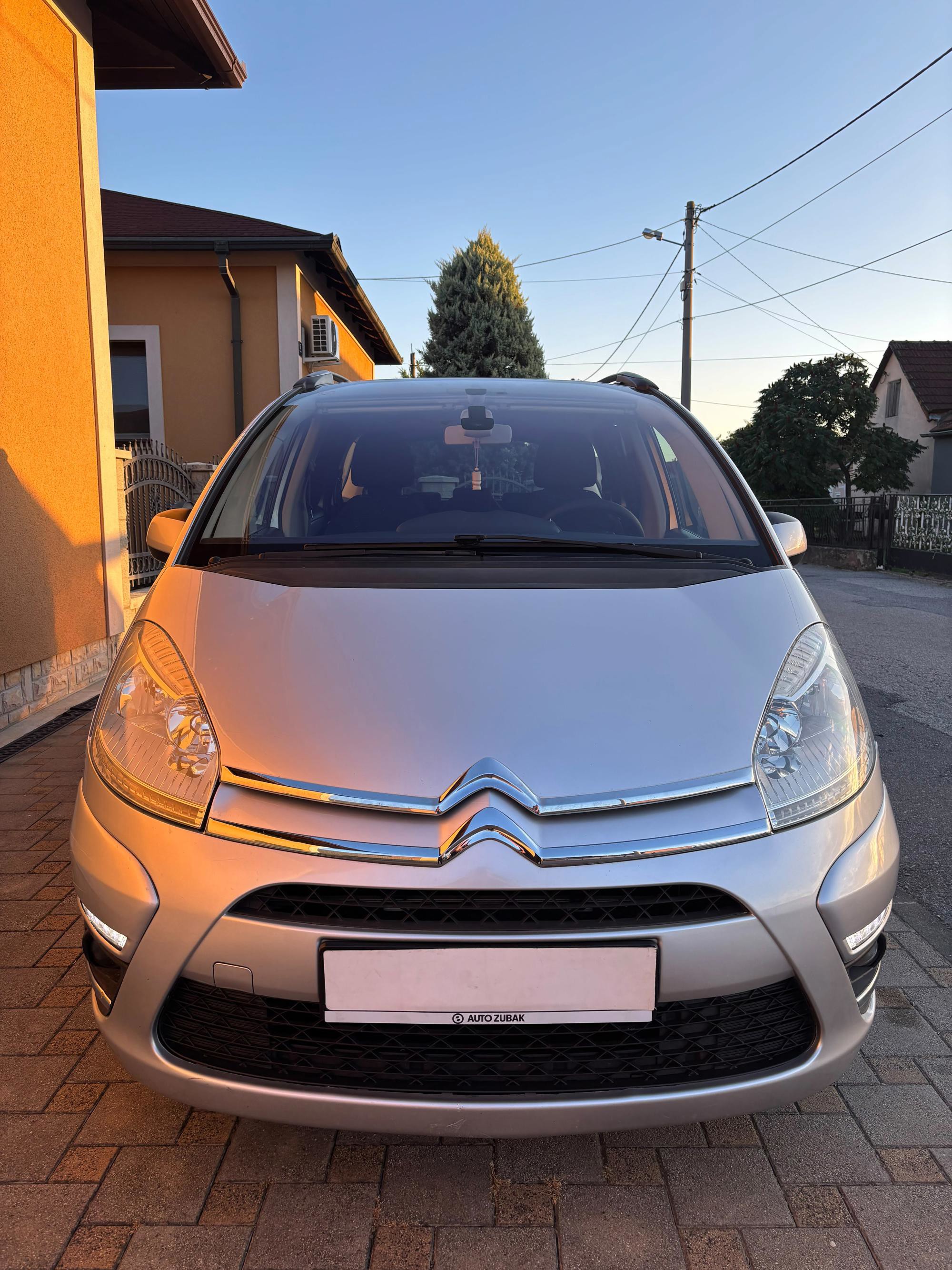 Citroën C4 Grand Picasso 1.6 e-HDi -AUTOMATIK -F1 - REDIZAJN -7 SJEDALA - EXLUSIVE OPREMA -NOVO!, fotografija 3