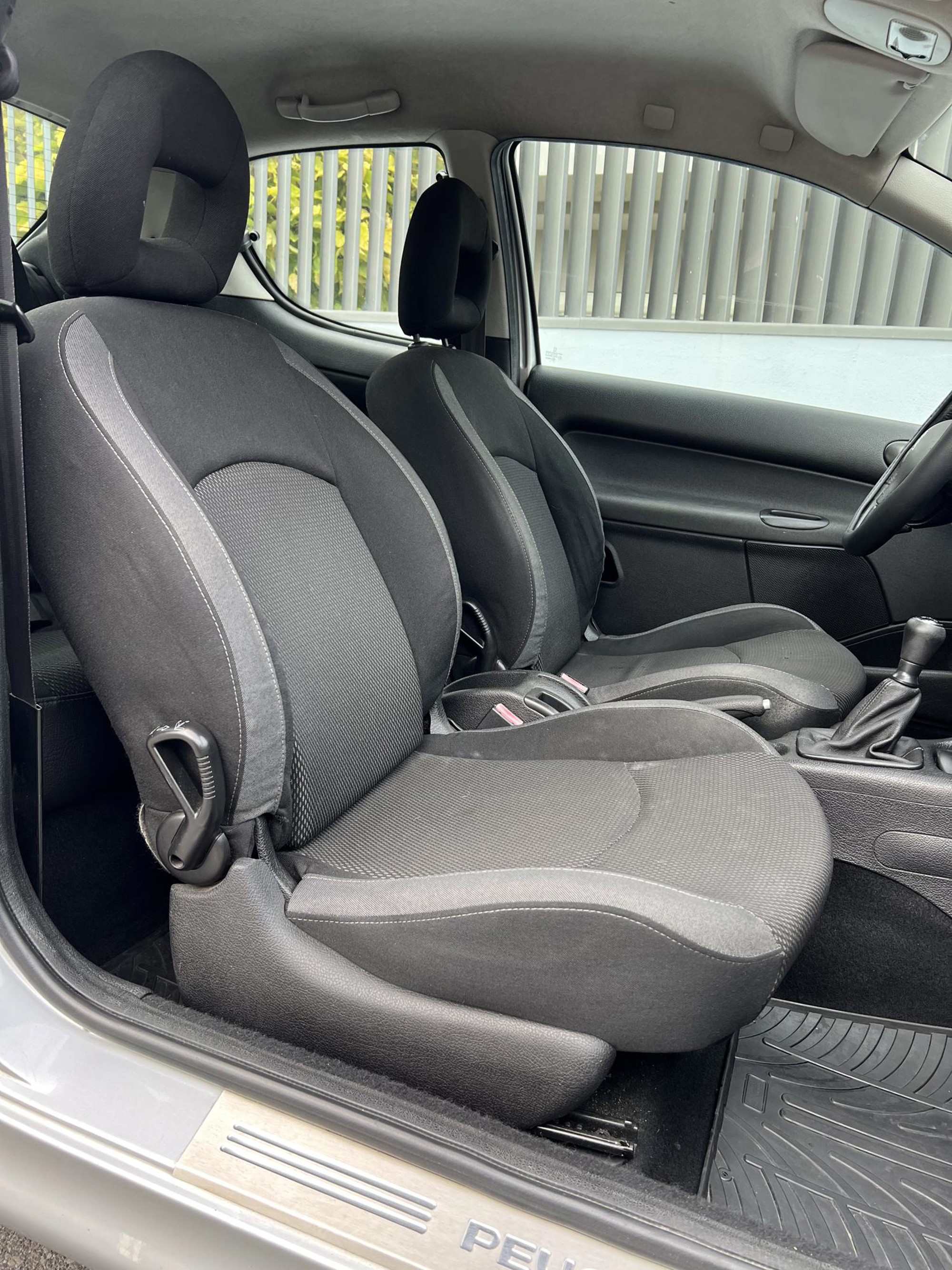 Peugeot 206 1.4 Sporty - REDIZAJN - NIJE UVOZ - KLIMA - ULOŽENO 3000e - PRILIKA!, fotografija 18