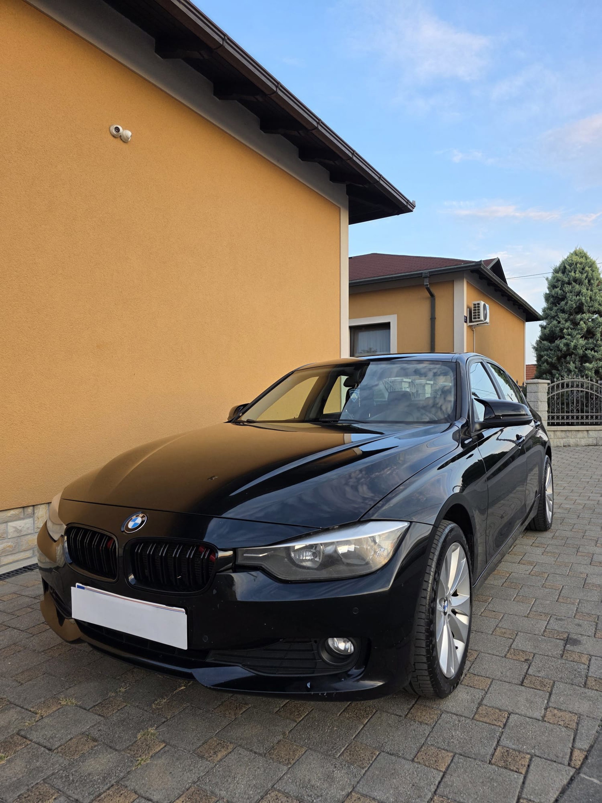BMW 318D - 2.0 MOTOR - REG 1 GOD - NAVIGACIJA - ORG KM - KAO NOV - ZAMJENA - PRILIKA !, fotografija 4
