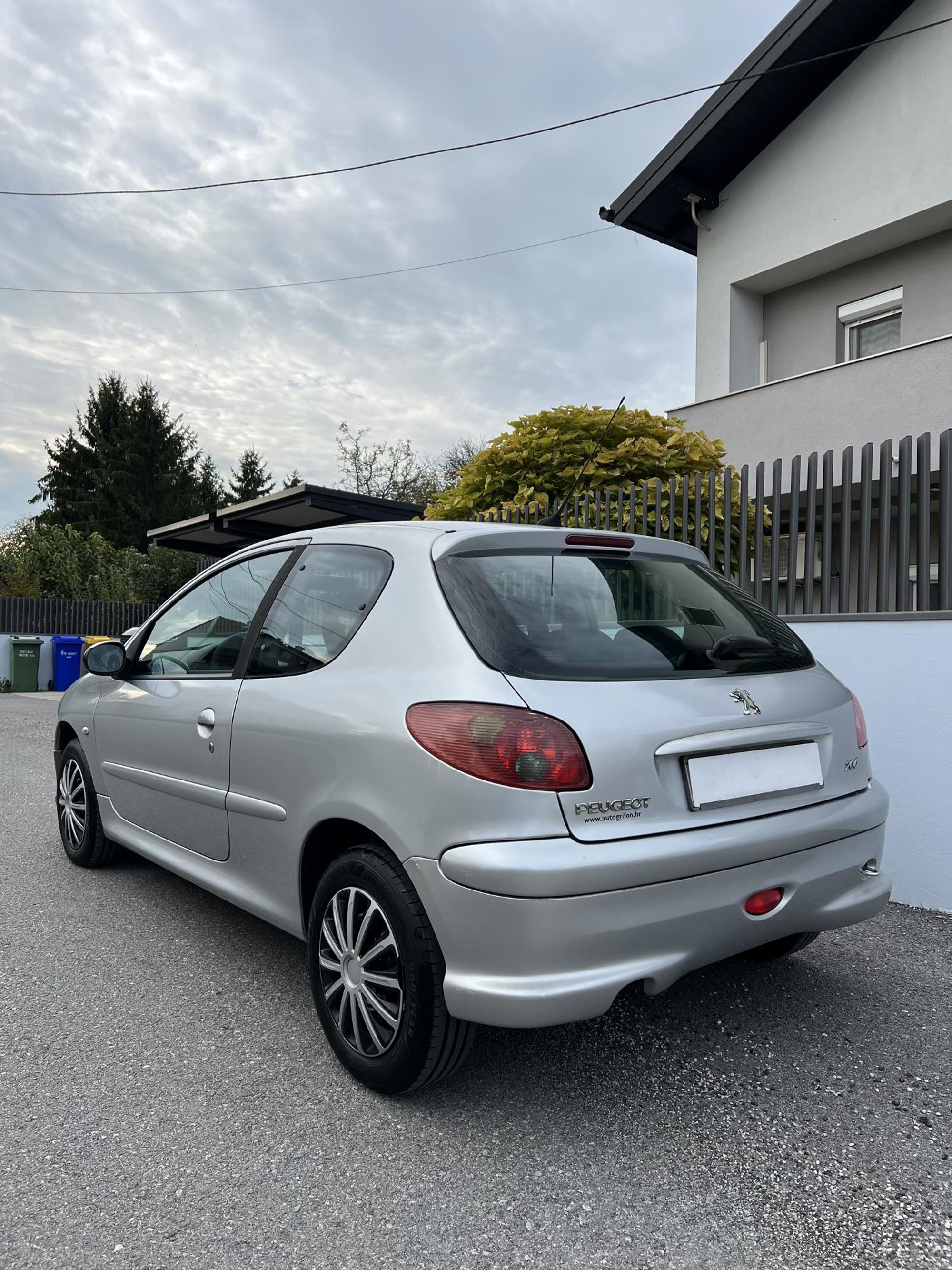 Peugeot 206 1.4 Sporty - REDIZAJN - NIJE UVOZ - KLIMA - ULOŽENO 3000e - PRILIKA!, fotografija 7