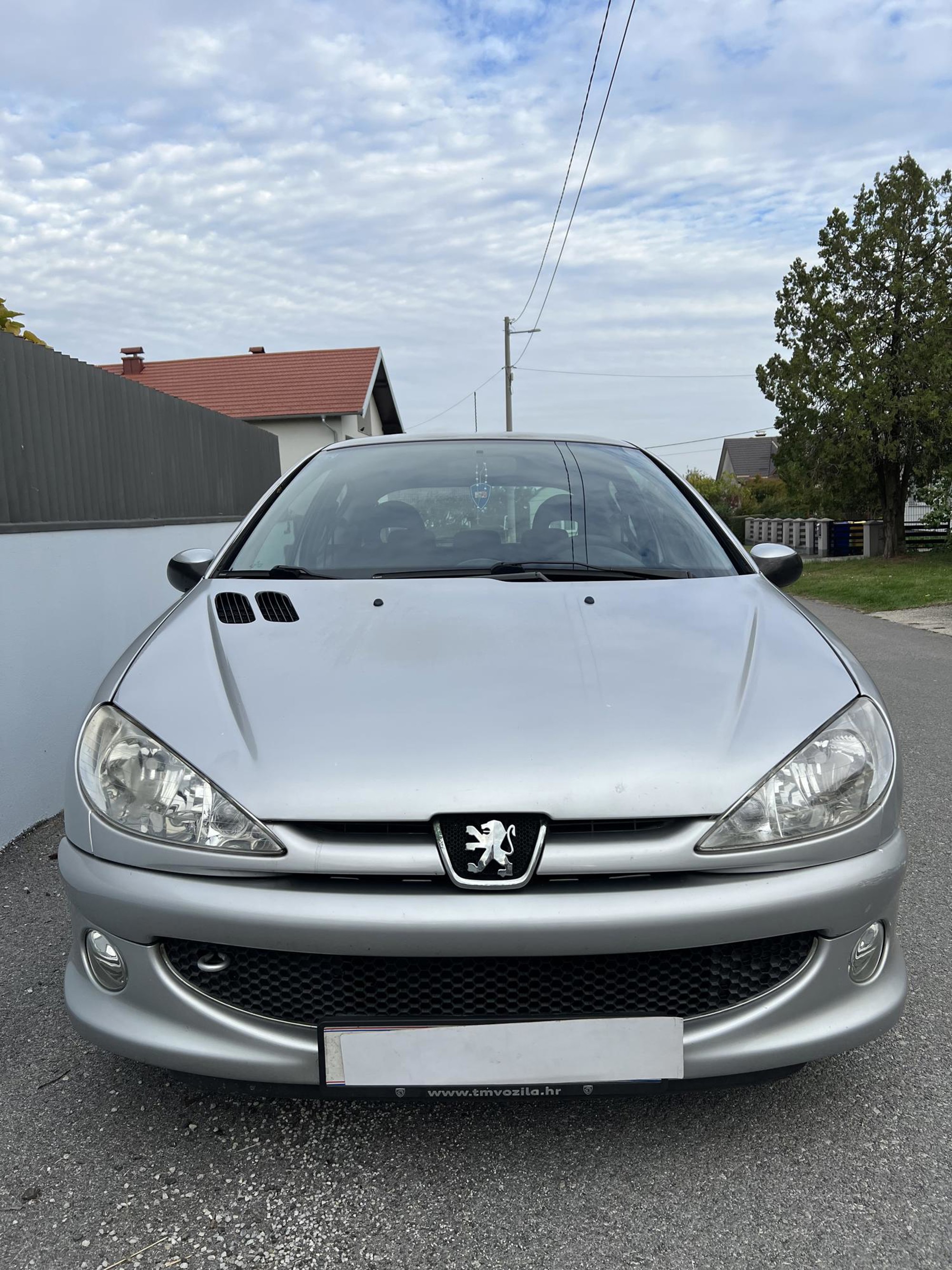 Peugeot 206 1.4 Sporty - REDIZAJN - NIJE UVOZ - KLIMA - ULOŽENO 3000e - PRILIKA!, fotografija 3