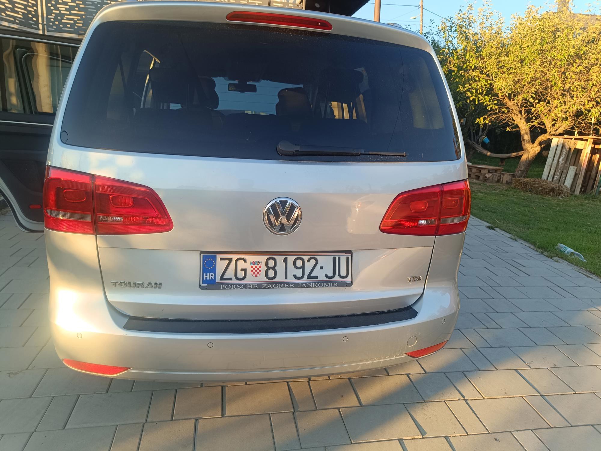 VW Touran 7 sjedala 1.6 TDI (77 kW / 105 KS) – 2011. god. | Reg. 06/2027 | Bez ulaganja, fotografija 4