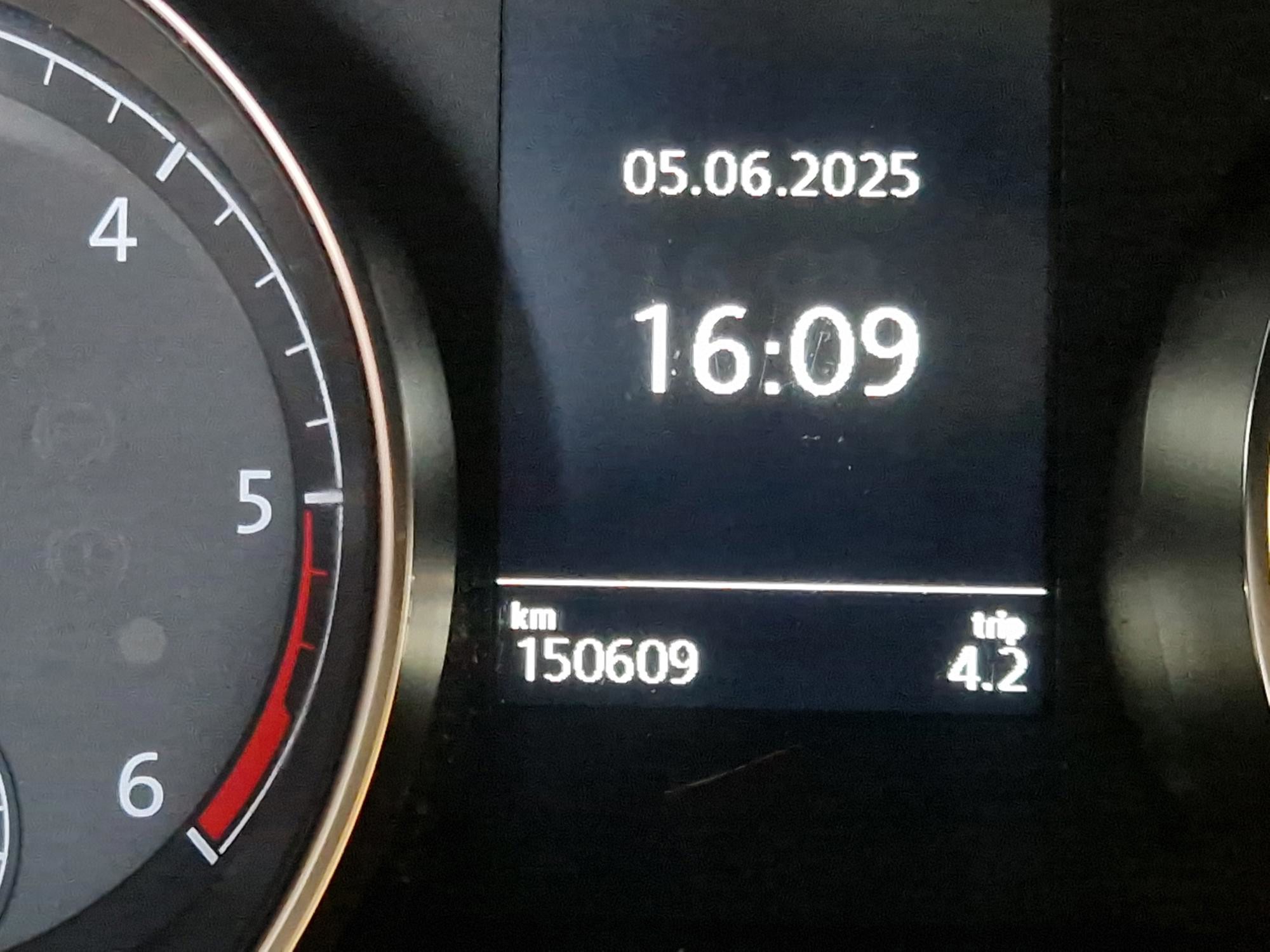 Touran 1.6 tdi 2016 g 150tkm EURO 6km servisna kredit kartice do 36 mj, fotografija 4