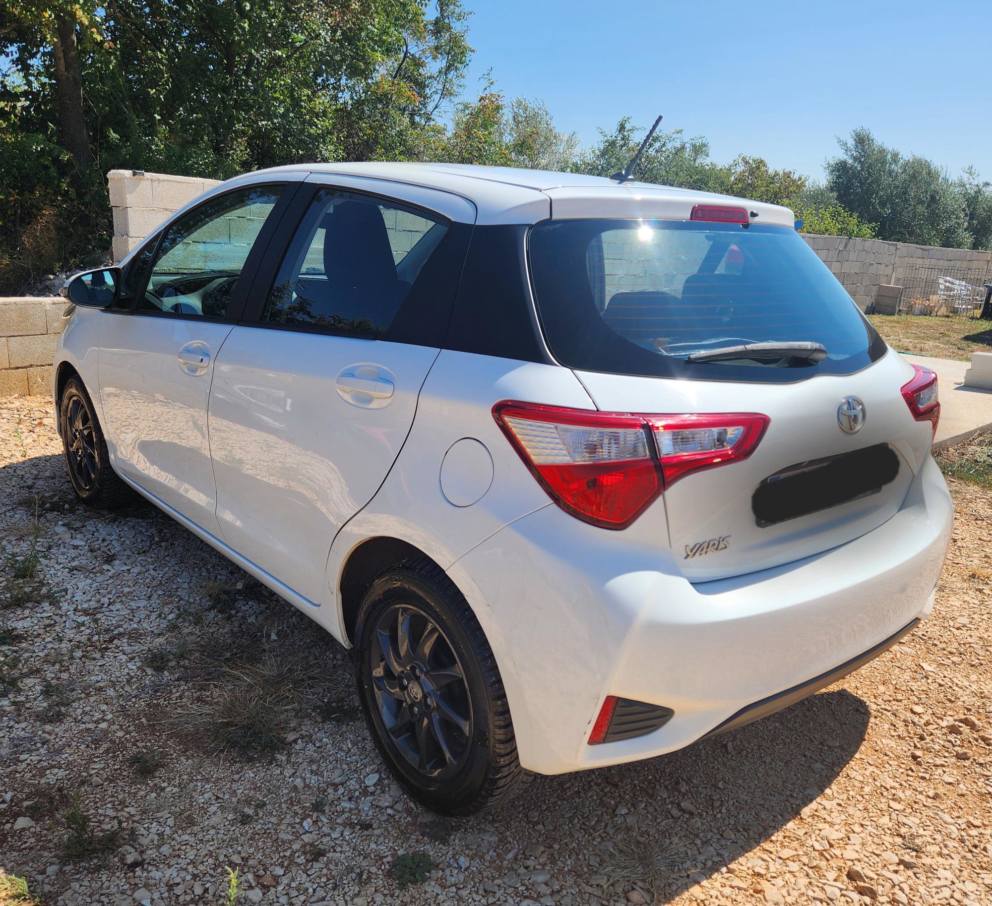 Prodaje se Yaris, pogled izvana - slika 1