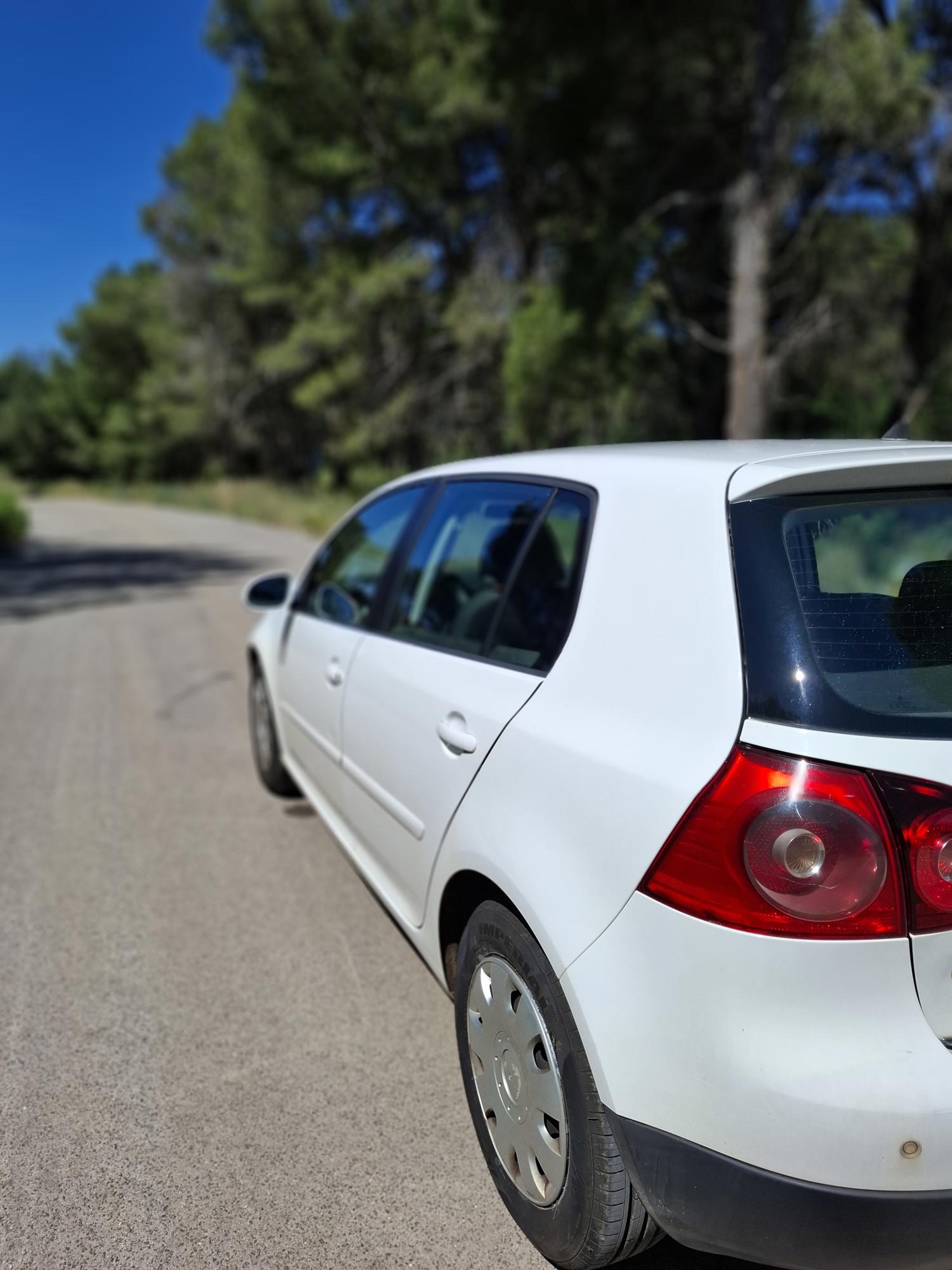 Volkswagen Golf 5 2.0 TDI – drugi vlasnik, nove gume, registriran ...