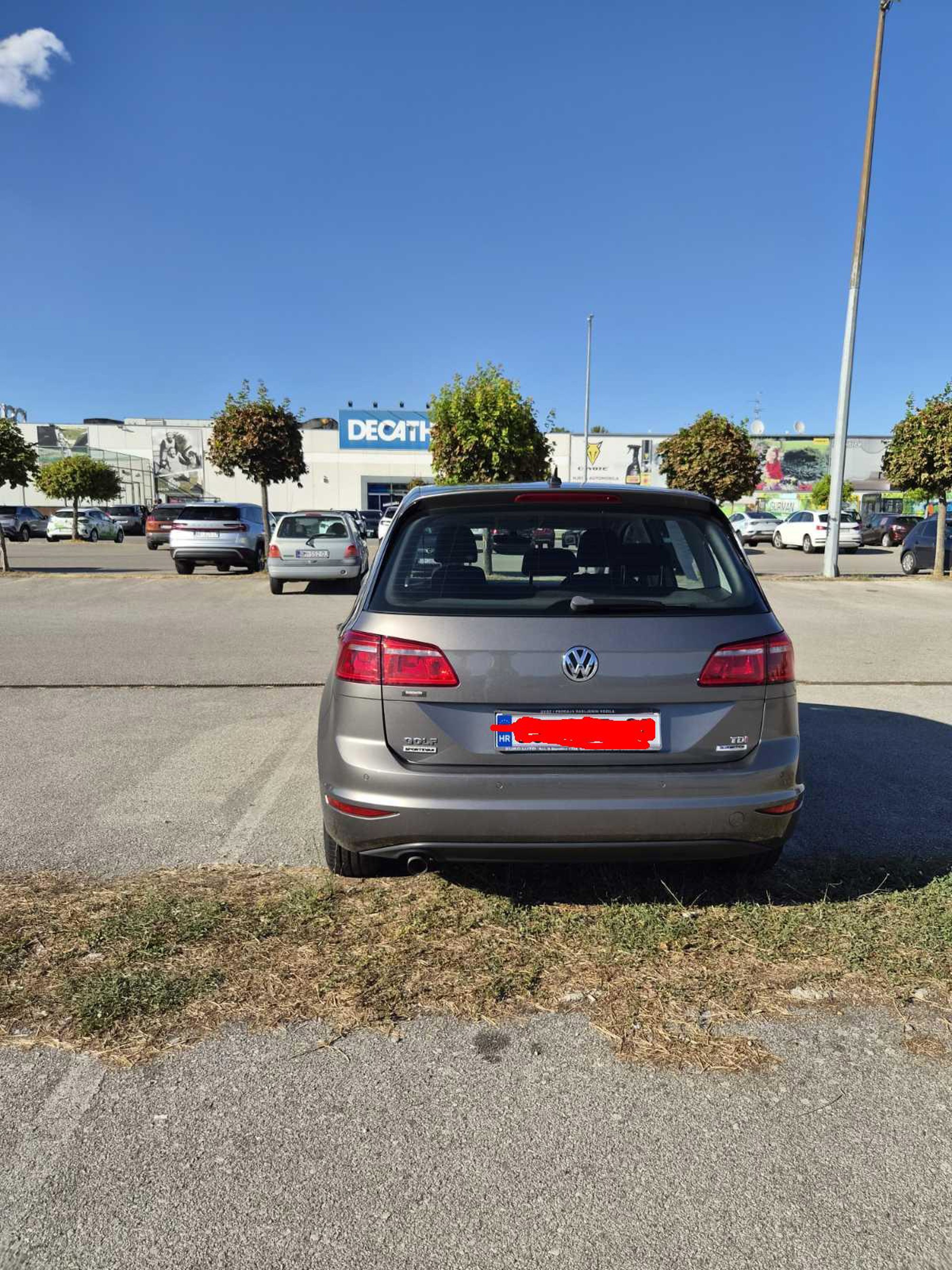 VW Golf Sportsvan 1.6 TDI (2016.), fotografija 3