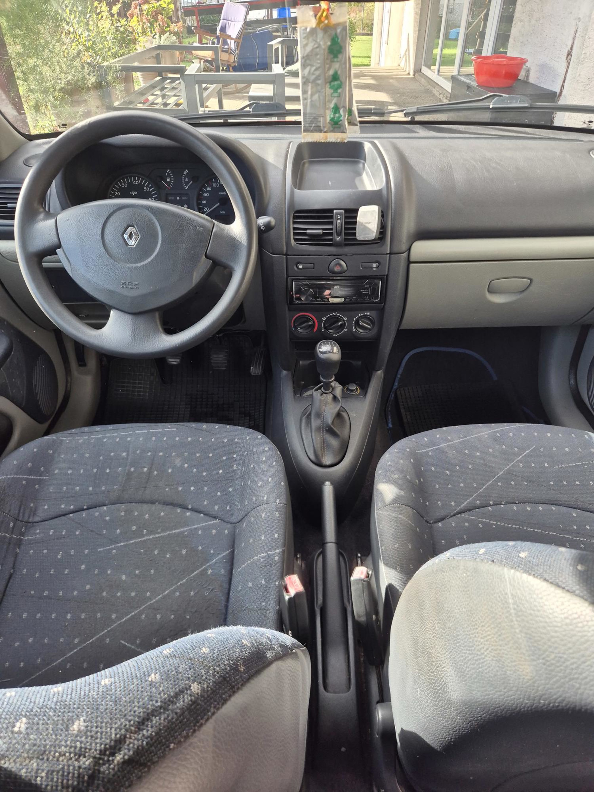 Renault Clio 1.5 dCi – Top stanje, napravljen veliki servis, reg. 01/2027!, fotografija 2