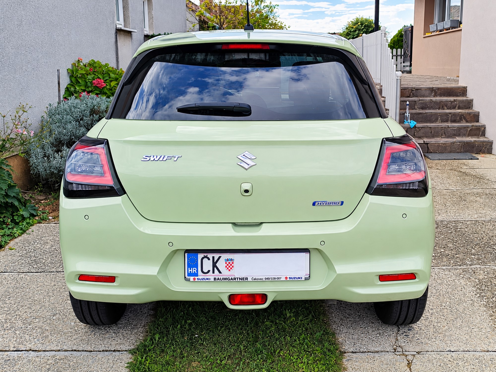 SUZUKI SWIFT 1.2 GL+ (2024.) i SET ZIMSKIH GUMA S FELGAMA, pogled izvana - slika 3
