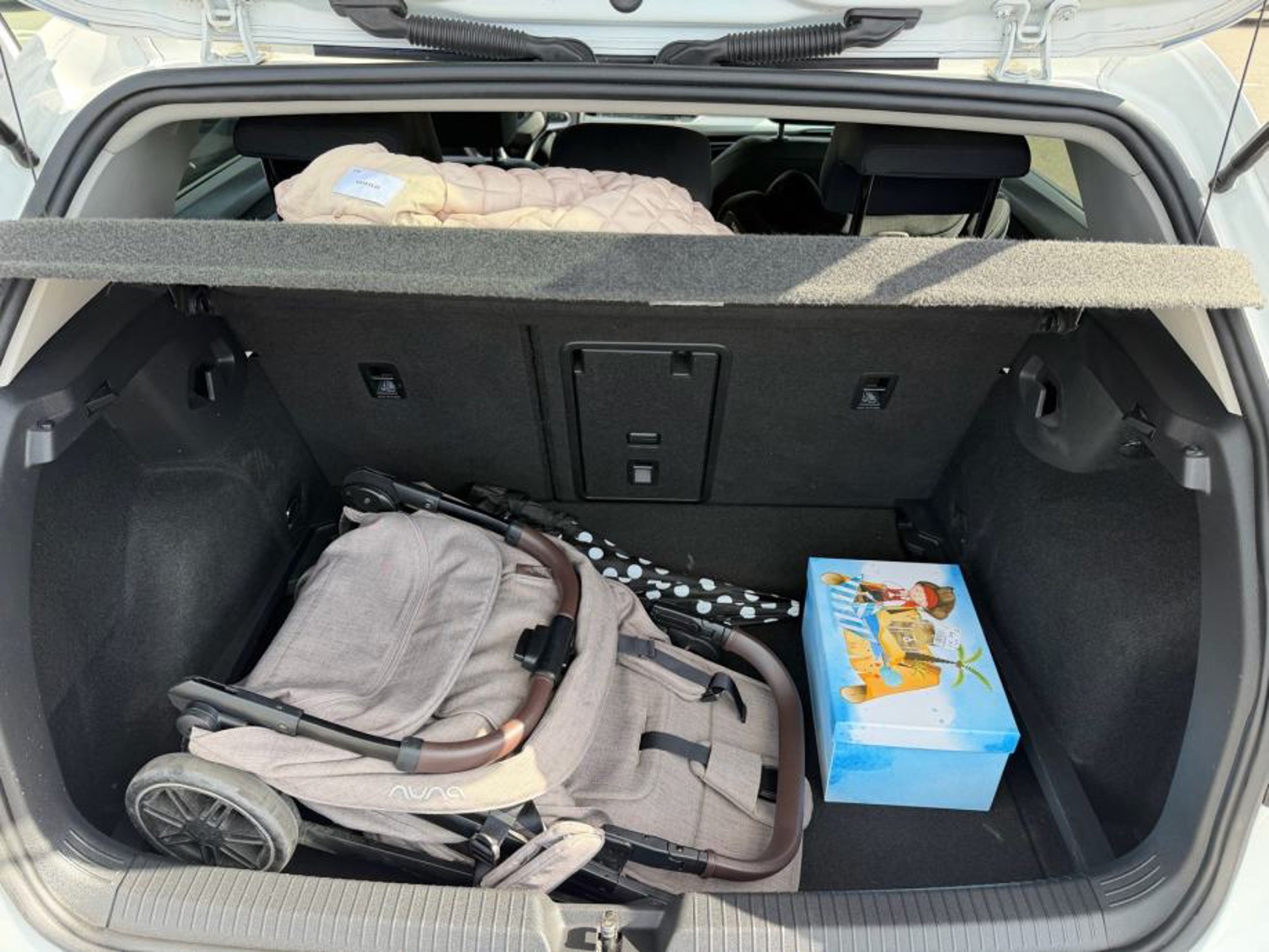 VW Golf 8 1,5 TSI NAVI, FULL IQ LED,VIRTUAL,AMBIENT, fotografija 17