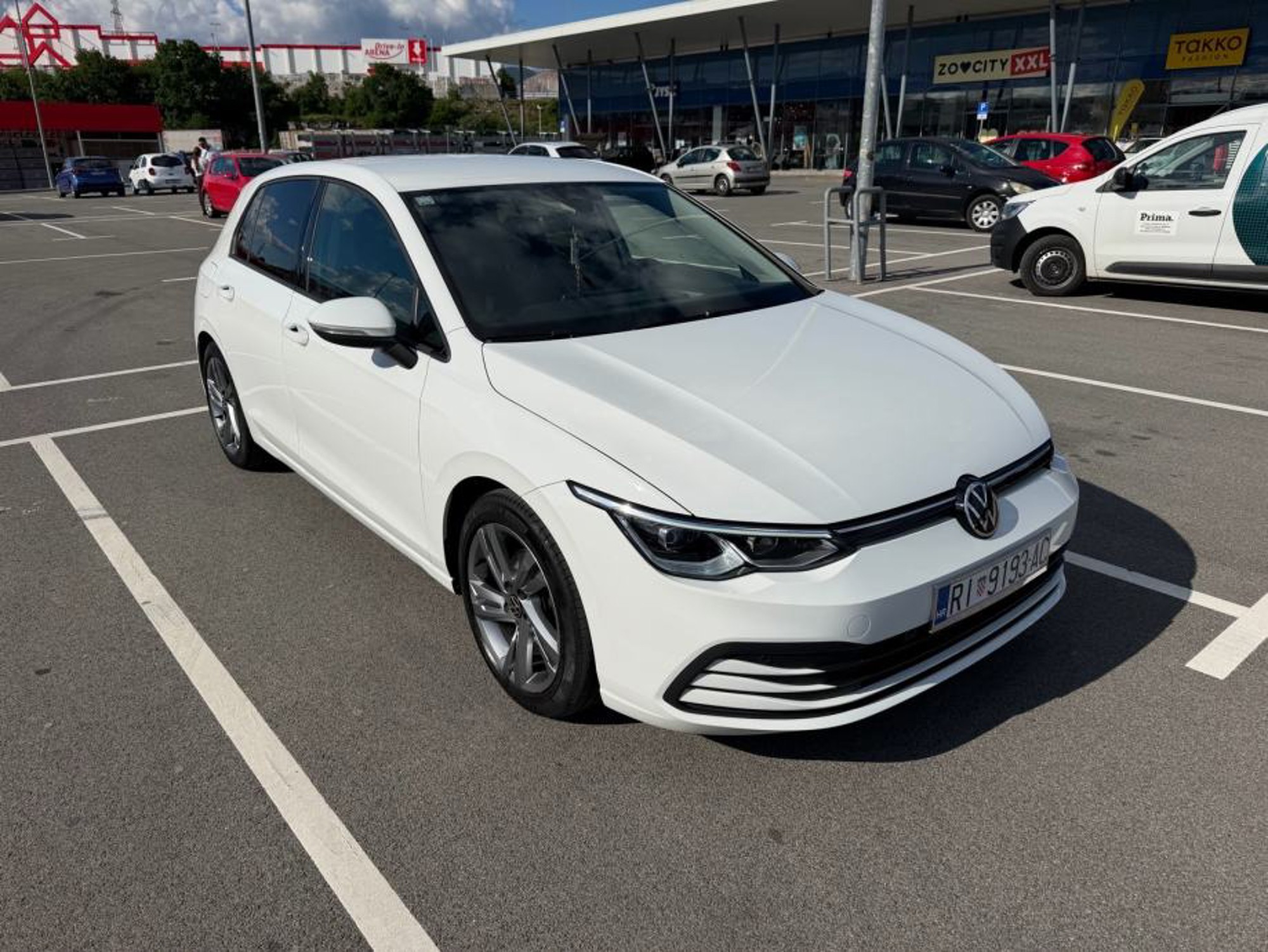 VW Golf 8 1,5 TSI NAVI, FULL IQ LED,VIRTUAL,AMBIENT, fotografija 2