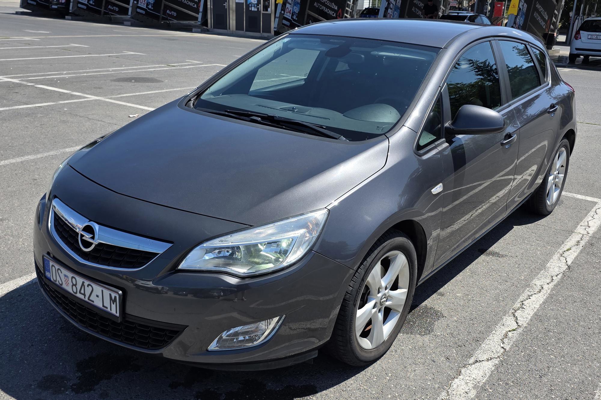 Opel Astra J, fotografija 2