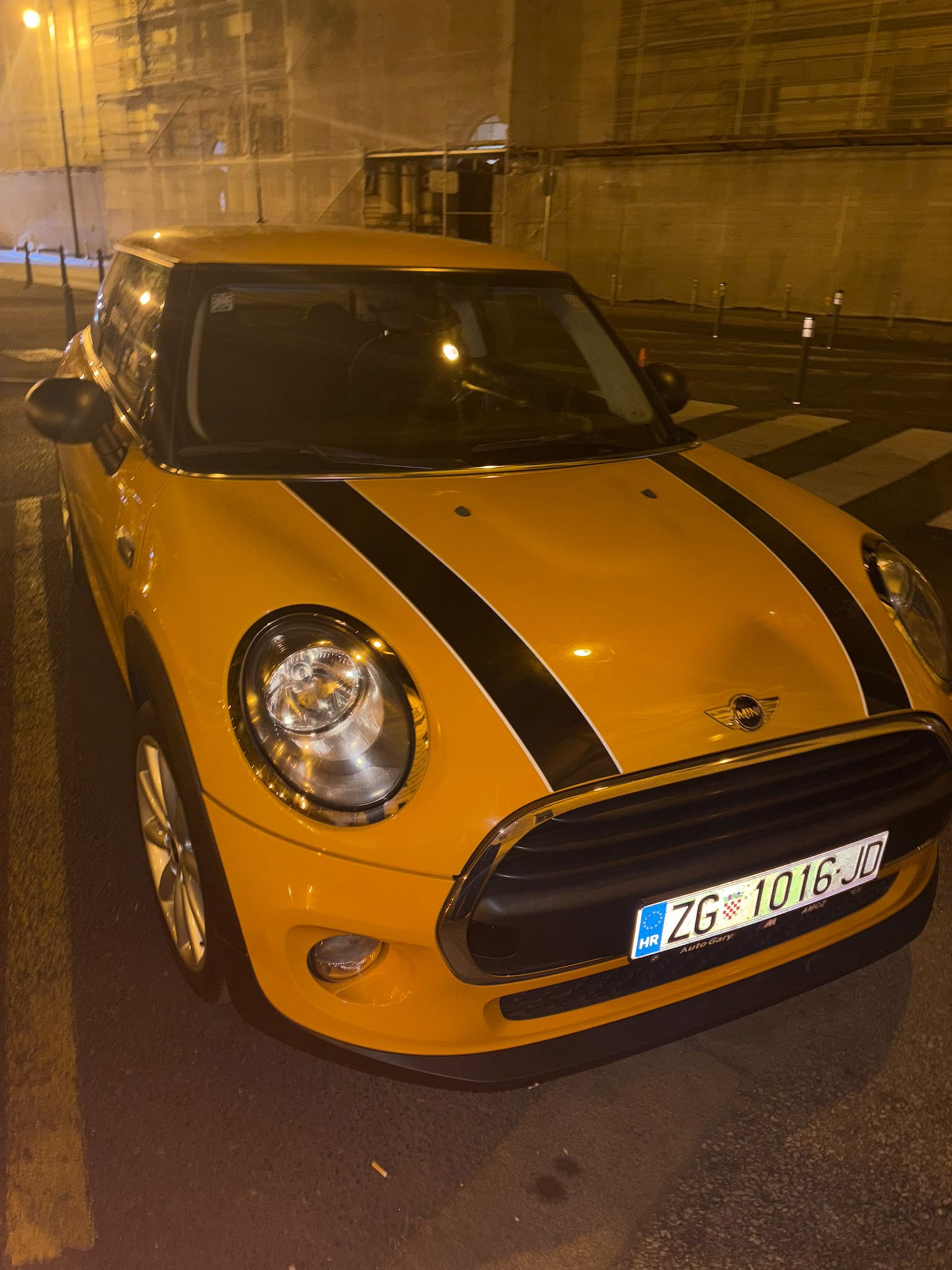 MINI One 2015. god, redovno servisan, klima, fotografija 9
