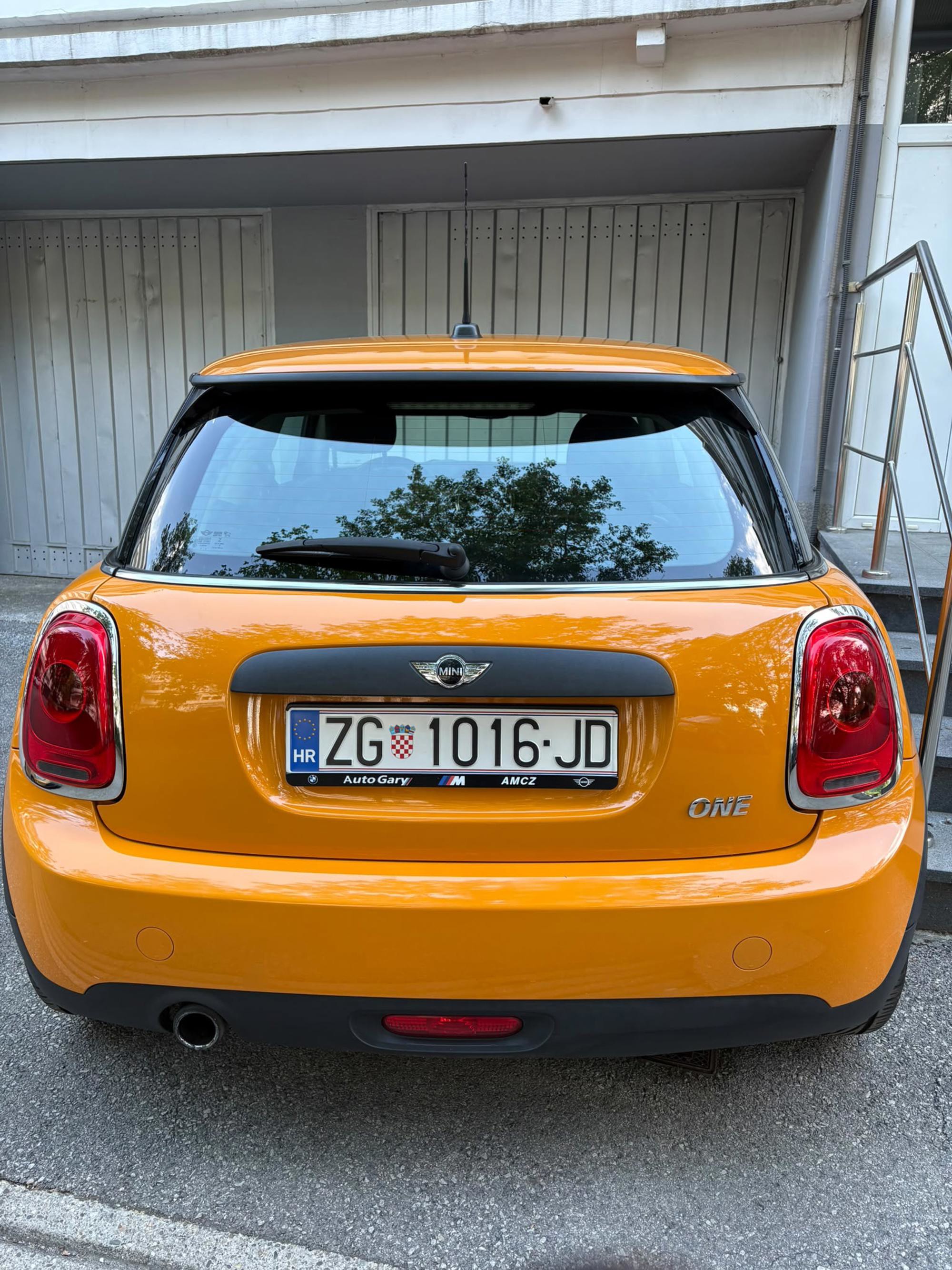 MINI One 2015. god, redovno servisan, klima, fotografija 3