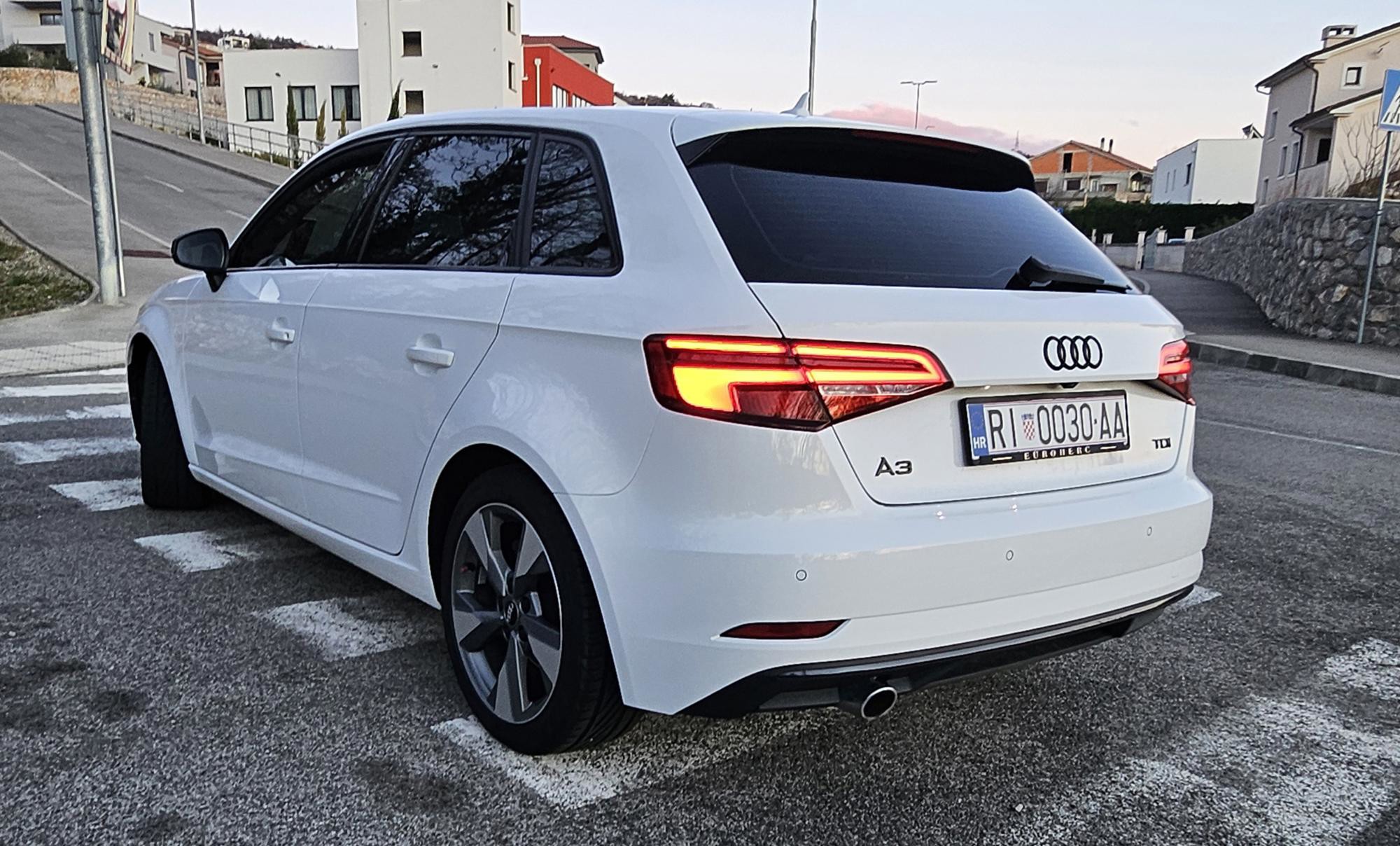 Audi A3 30 TDI S tronic ,2018 god,MIDNIGHT SERIES reg09/27, fotografija 17