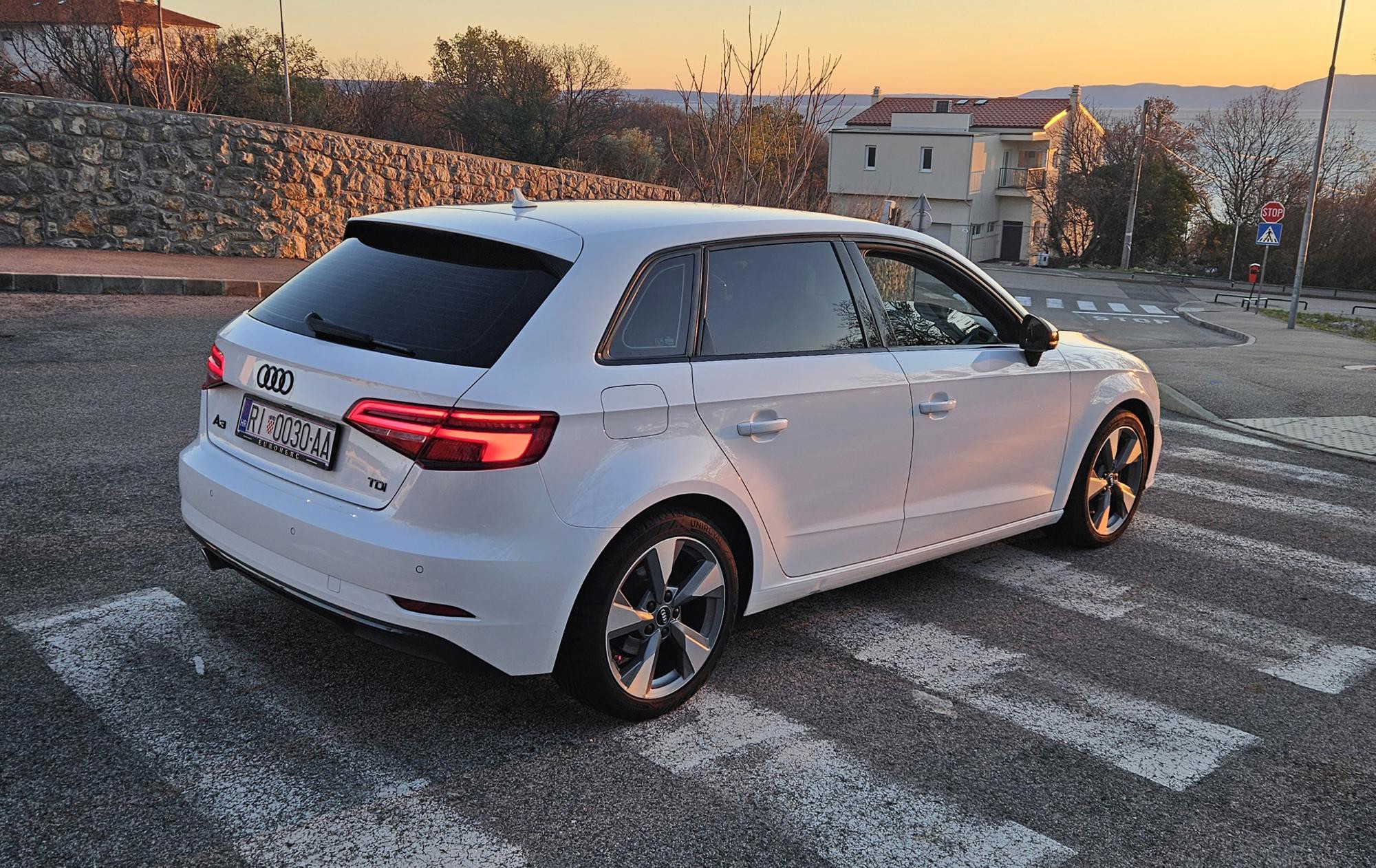 Audi A3 30 TDI S tronic ,2018 god,MIDNIGHT SERIES reg09/27, fotografija 2