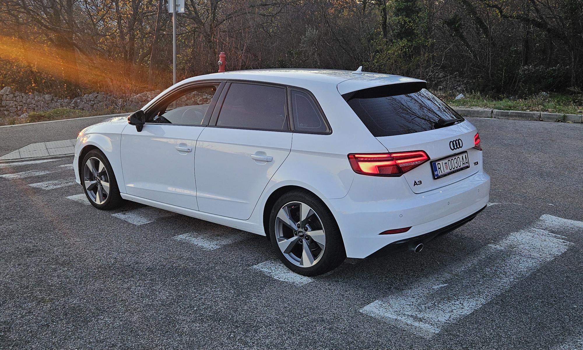 Audi A3 30 TDI S tronic ,2018 god,MIDNIGHT SERIES reg09/27, fotografija 13