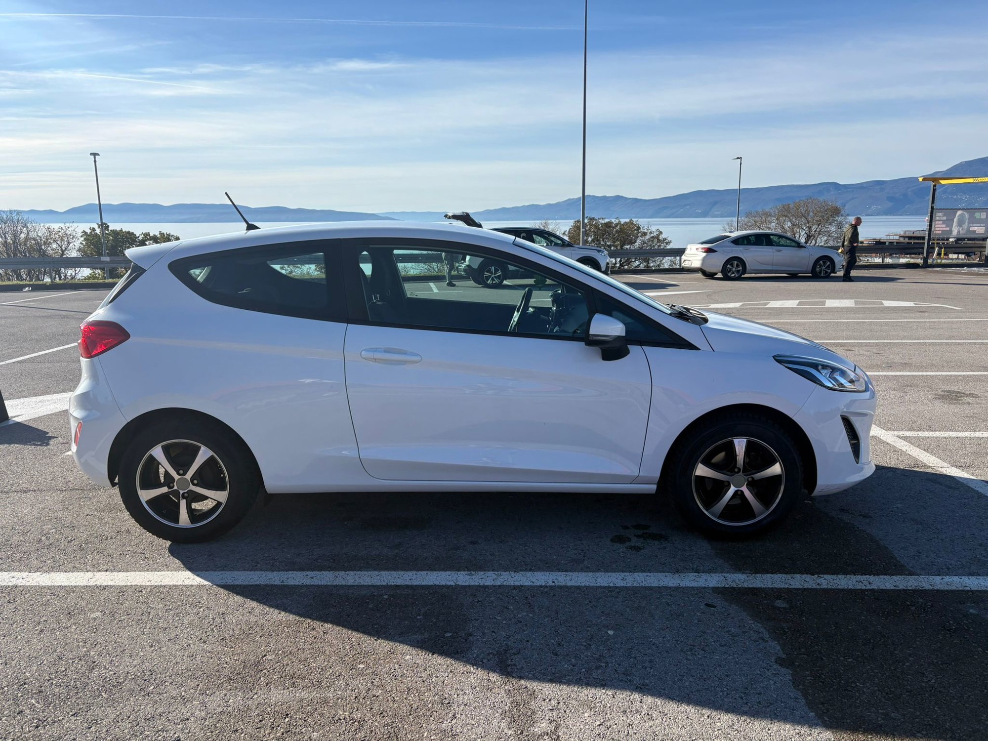 Ford Fiesta 2019. god - 3 vrata, ručna klima, benzin, reg. 01/27, fotografija 2