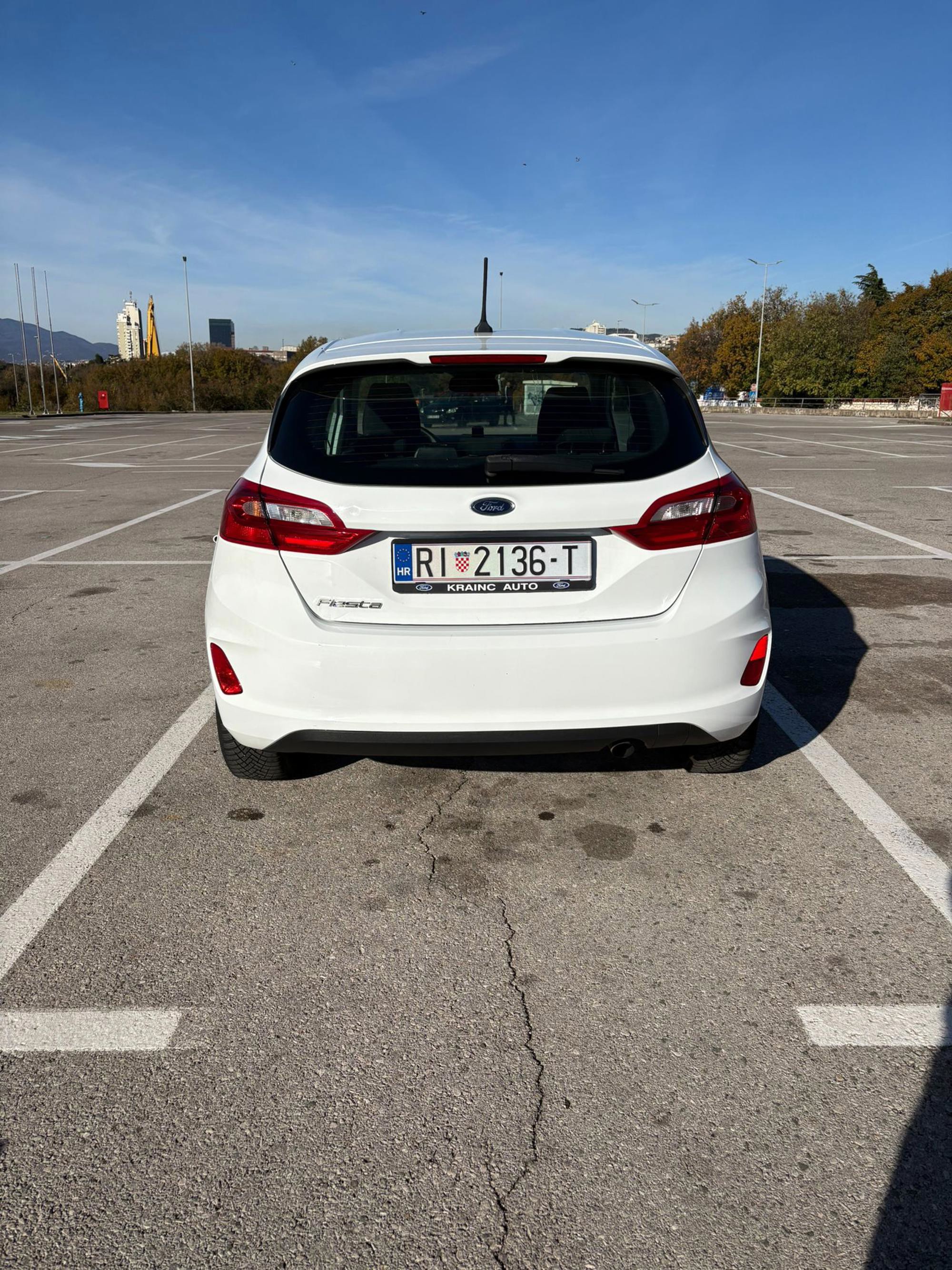 Ford Fiesta 2019. god - 3 vrata, ručna klima, benzin, reg. 01/27, fotografija 4
