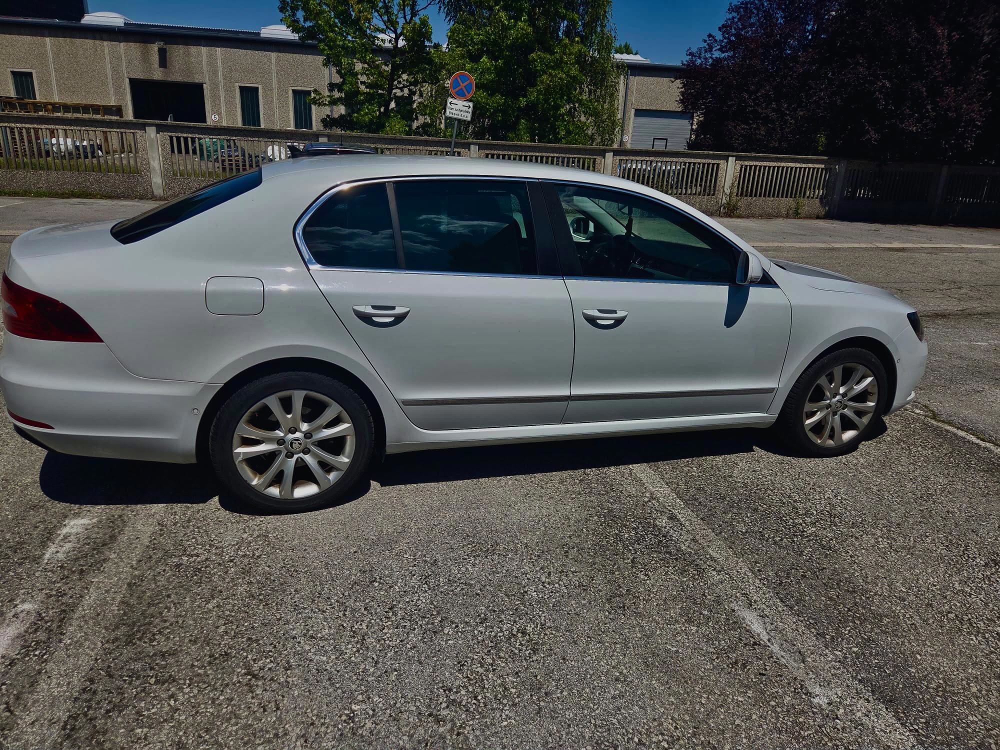 PRODAJEM Skoda superb 1.6tdi 2014, fotografija 3