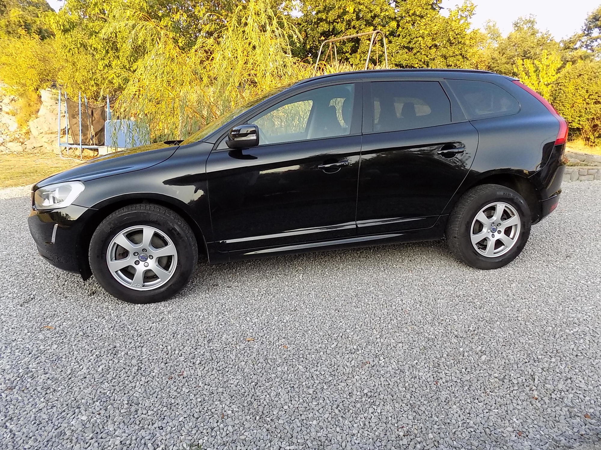 Volvo XC 60 D4 automatik - Registriran 04/2027, pogled izvana - slika 4