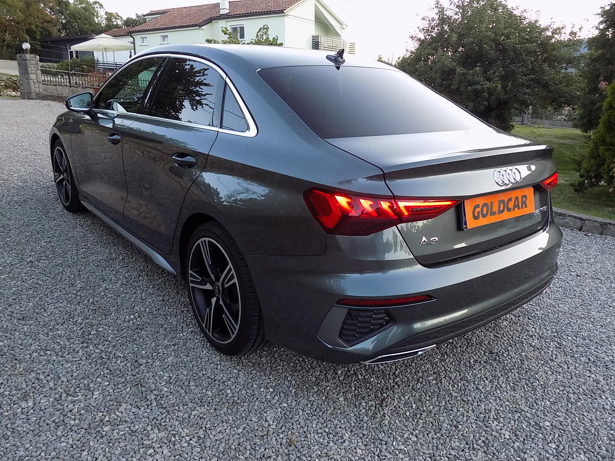 Audi A3 35 TFSI S-Line 👉 REG. 09/2027👈nije uvoz----1 VLASNIK--110.000 km--NOVE GUME‼️, pogled izvana - slika 4