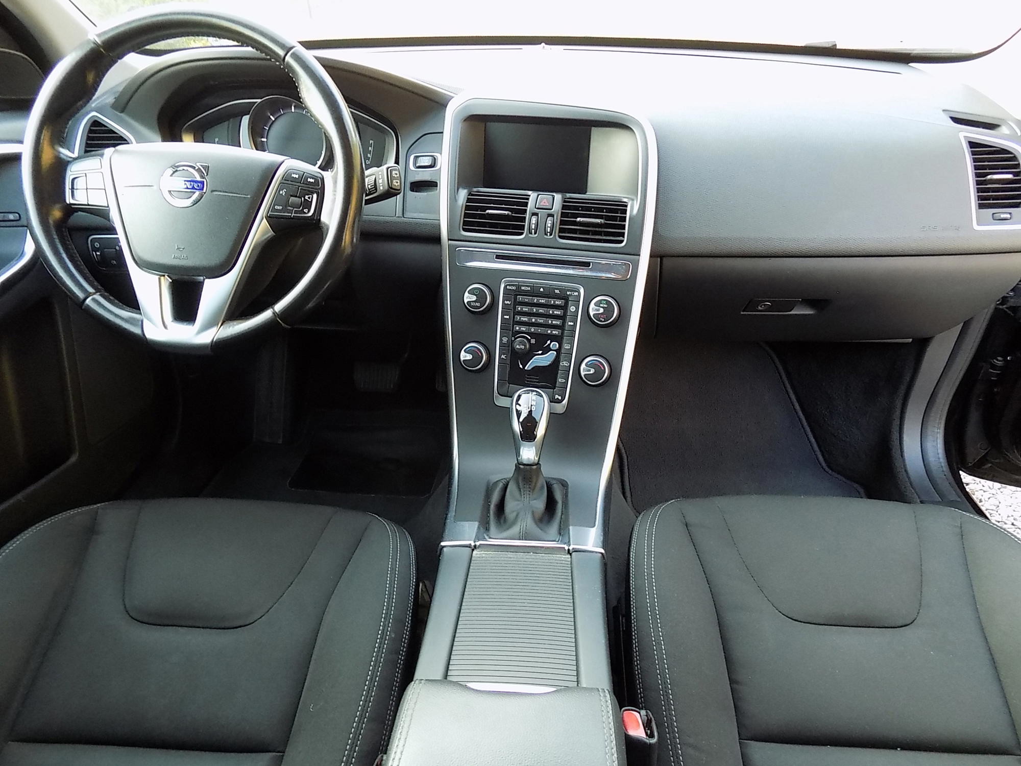 Volvo XC 60 D4 - Registriran do 04/2027, fotografija 15