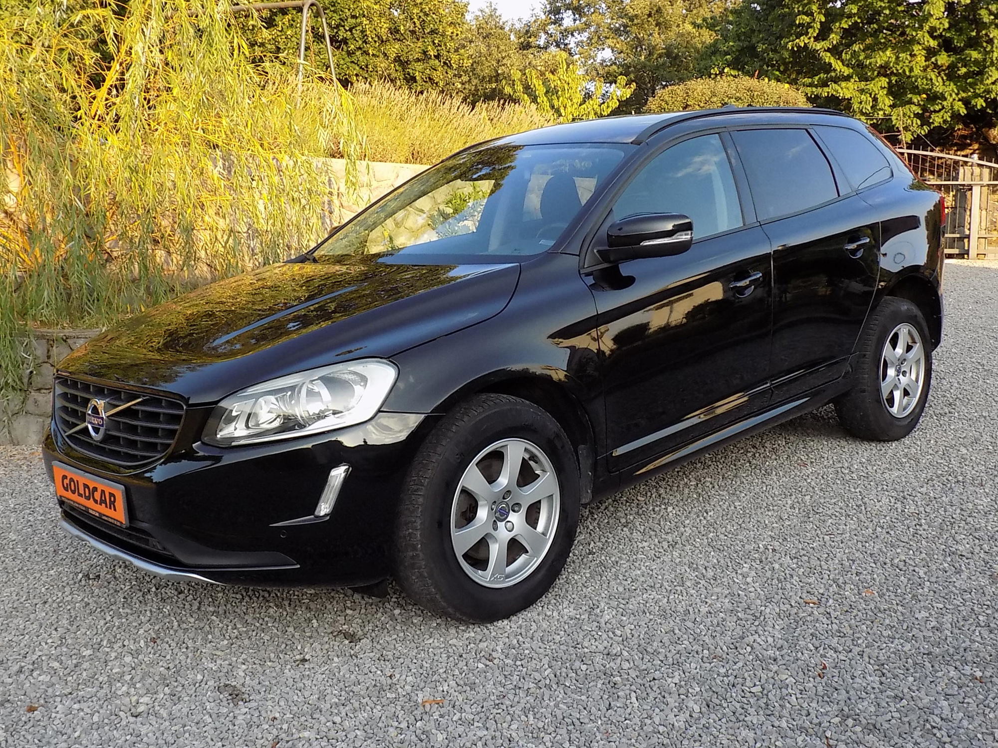 Volvo XC 60 D4 automatik - Registriran 04/2027, pogled izvana - slika 2