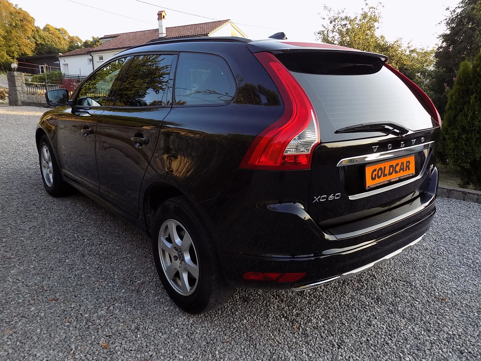 Volvo XC 60 D4 automatik-------- REGISTRIRAN 04/2027, fotografija 3