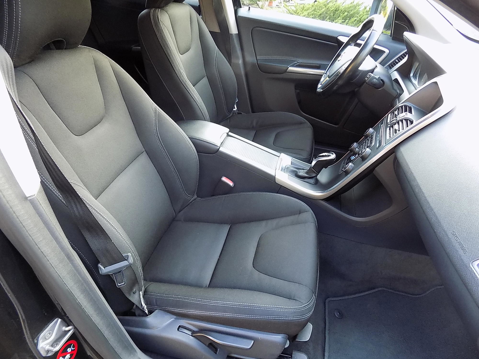 Volvo XC 60 D4 - Registriran do 04/2027, fotografija 7